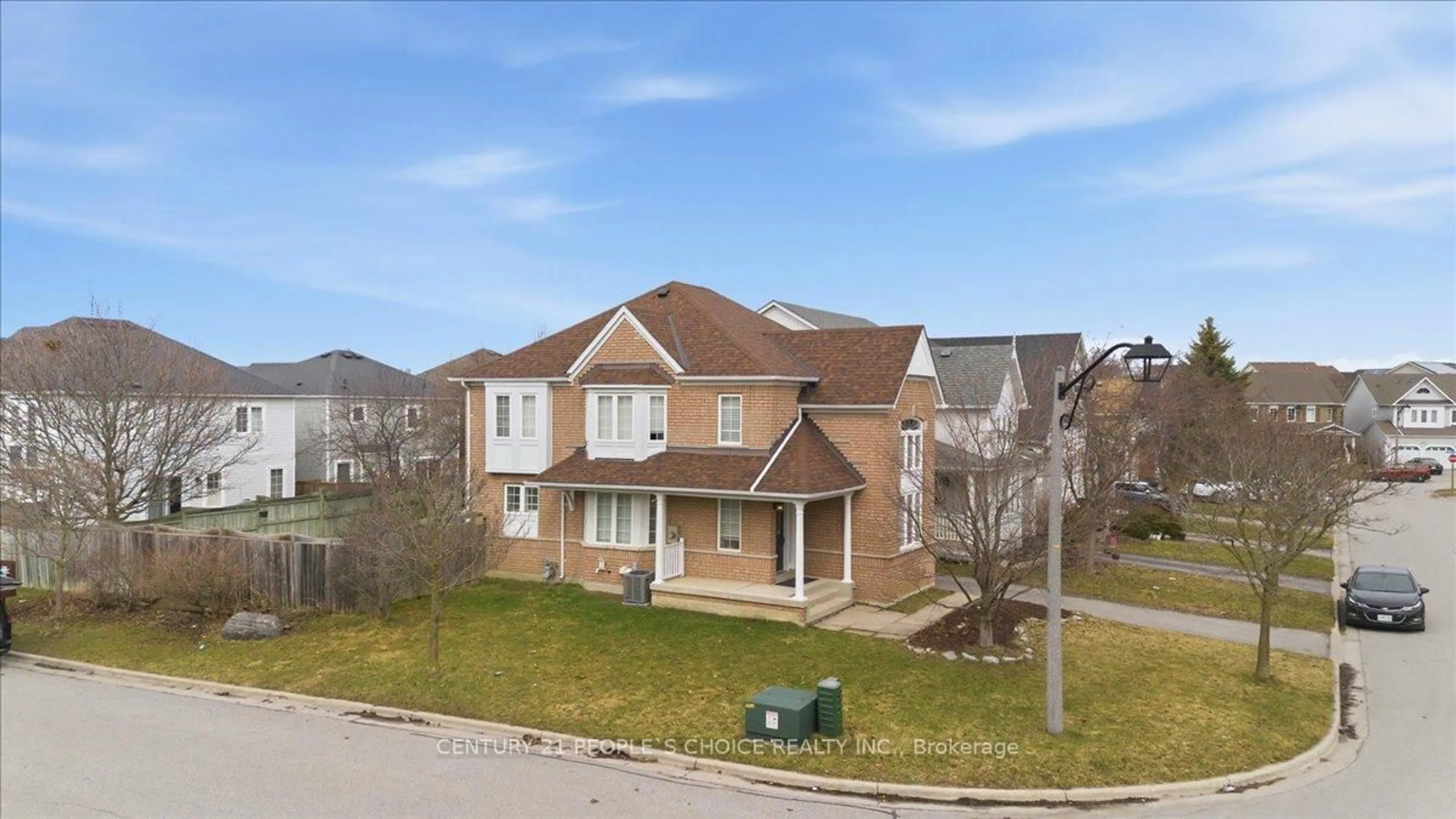 A pic from outside/outdoor area/front of a property/back of a property/a pic from drone, street for 1456 Lyncroft Cres, Oshawa Ontario L1K 2P4