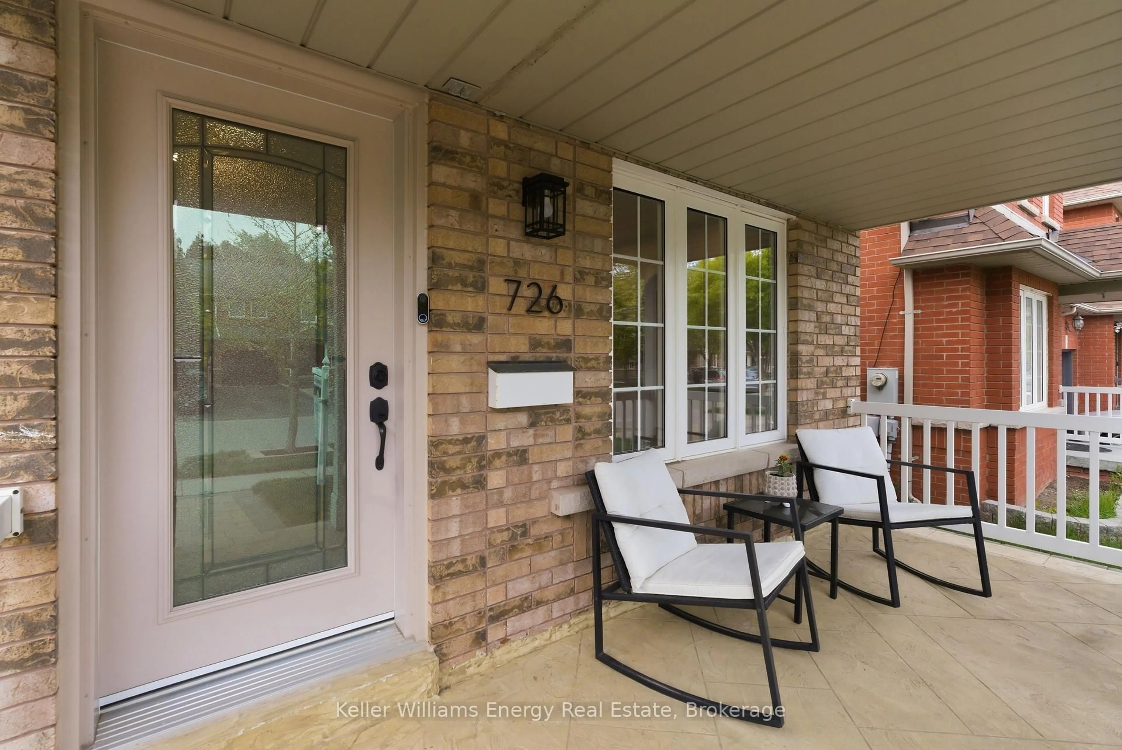 Patio, street for 726 Craighurst Crt, Pickering Ontario L1X 2W9