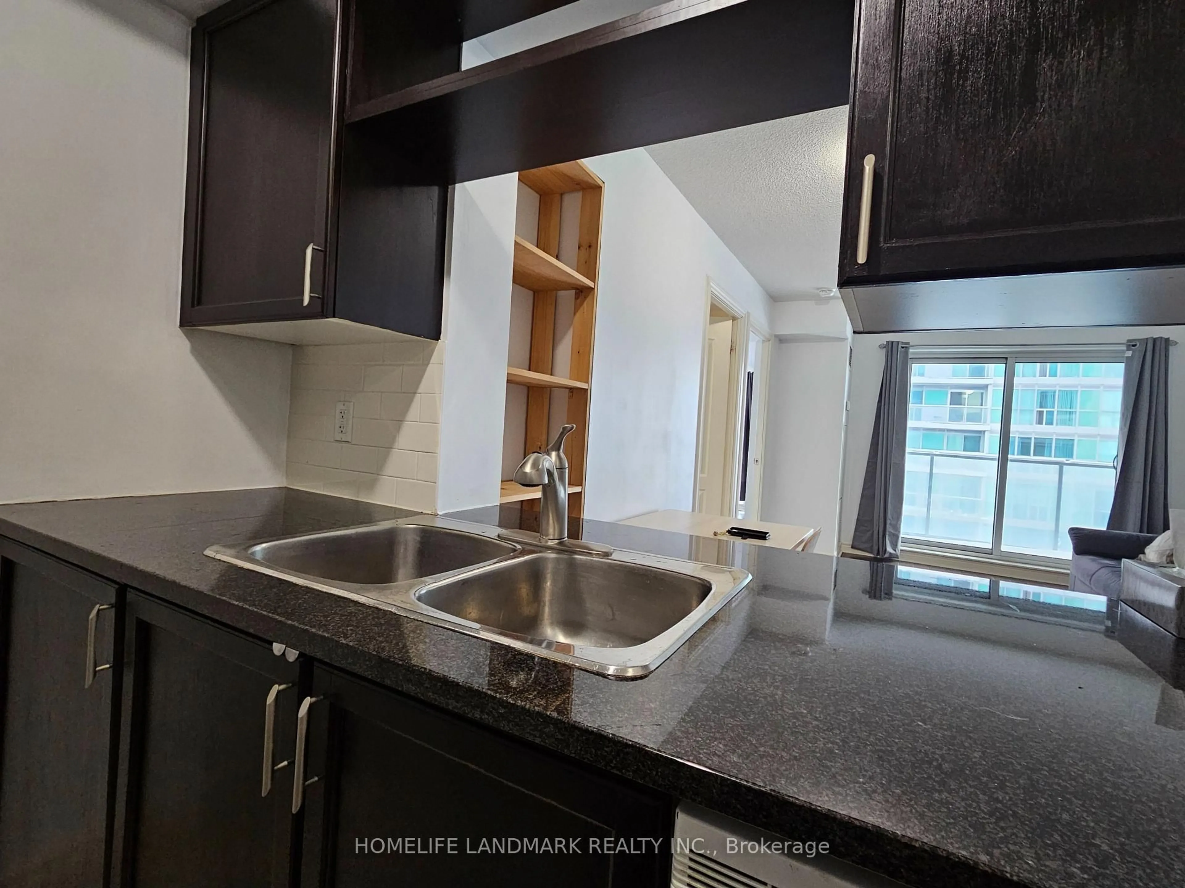Standard kitchen, unknown for 70 Town Centre Crt ## 1705, Toronto Ontario M1P 4Y7