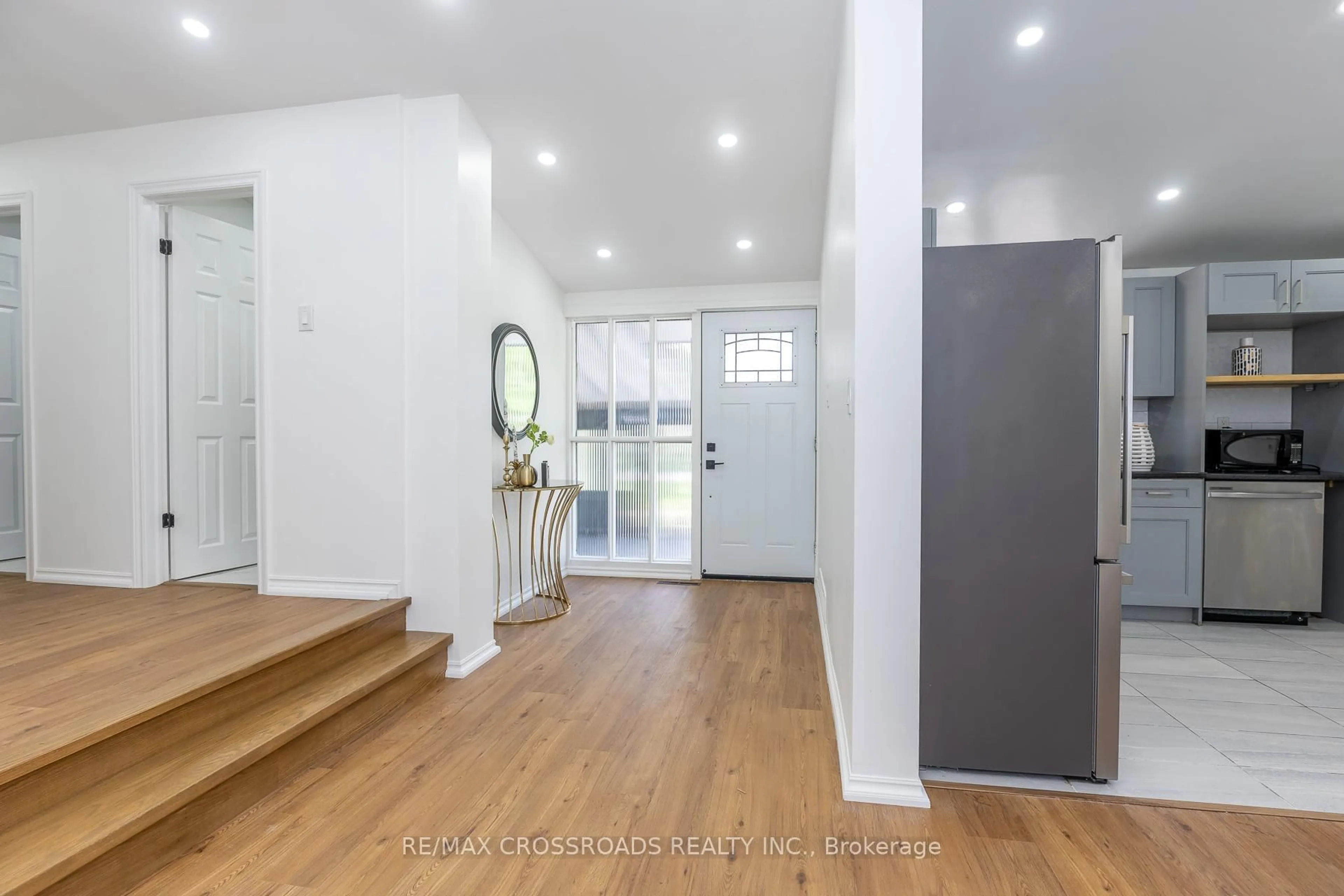 Indoor entryway for 47 Munson Cres, Toronto Ontario M1P 3M8