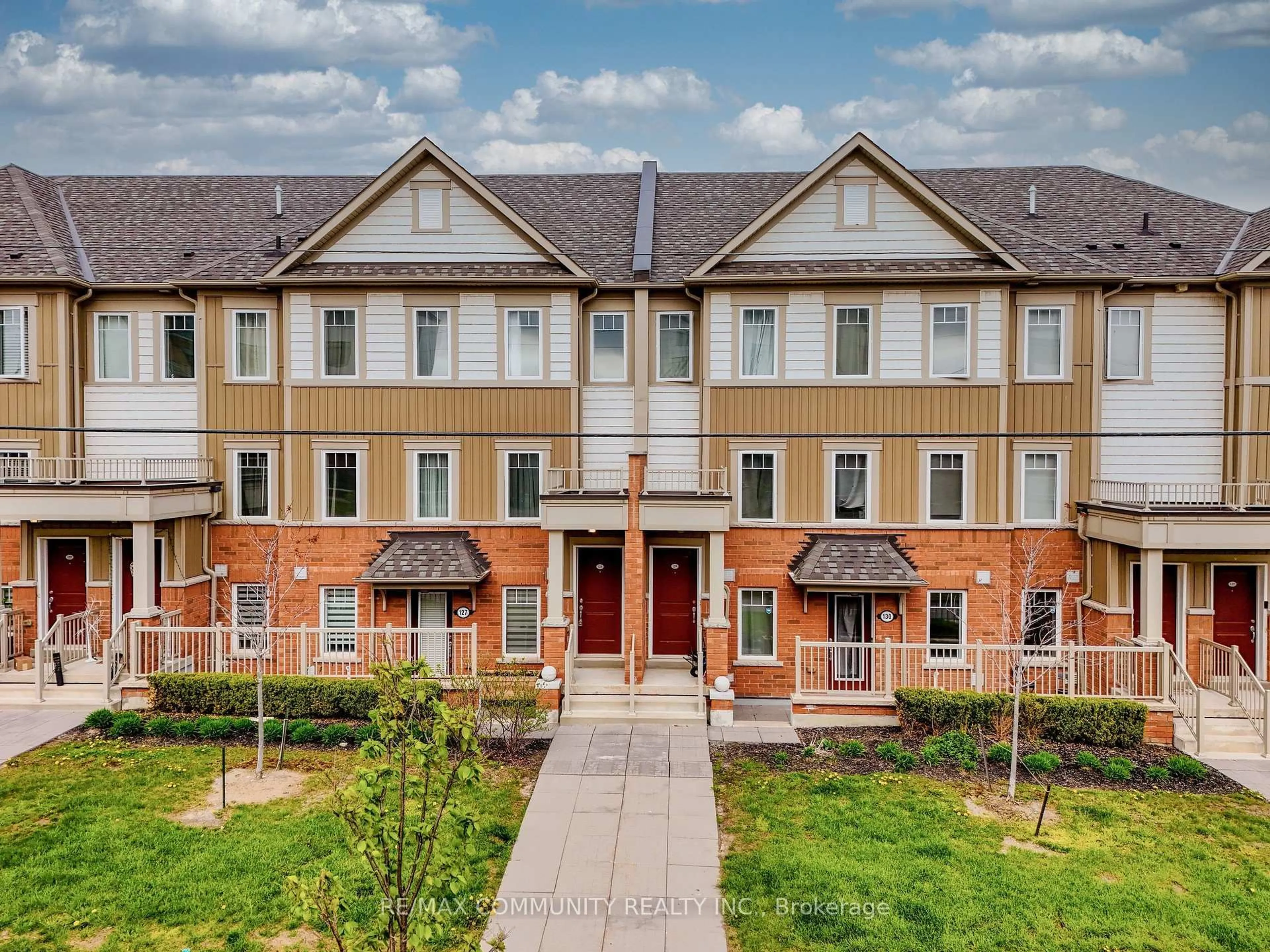 A pic from outside/outdoor area/front of a property/back of a property/a pic from drone, unknown for 2500 Hill Rise Crt #128, Oshawa Ontario L1L 0M6