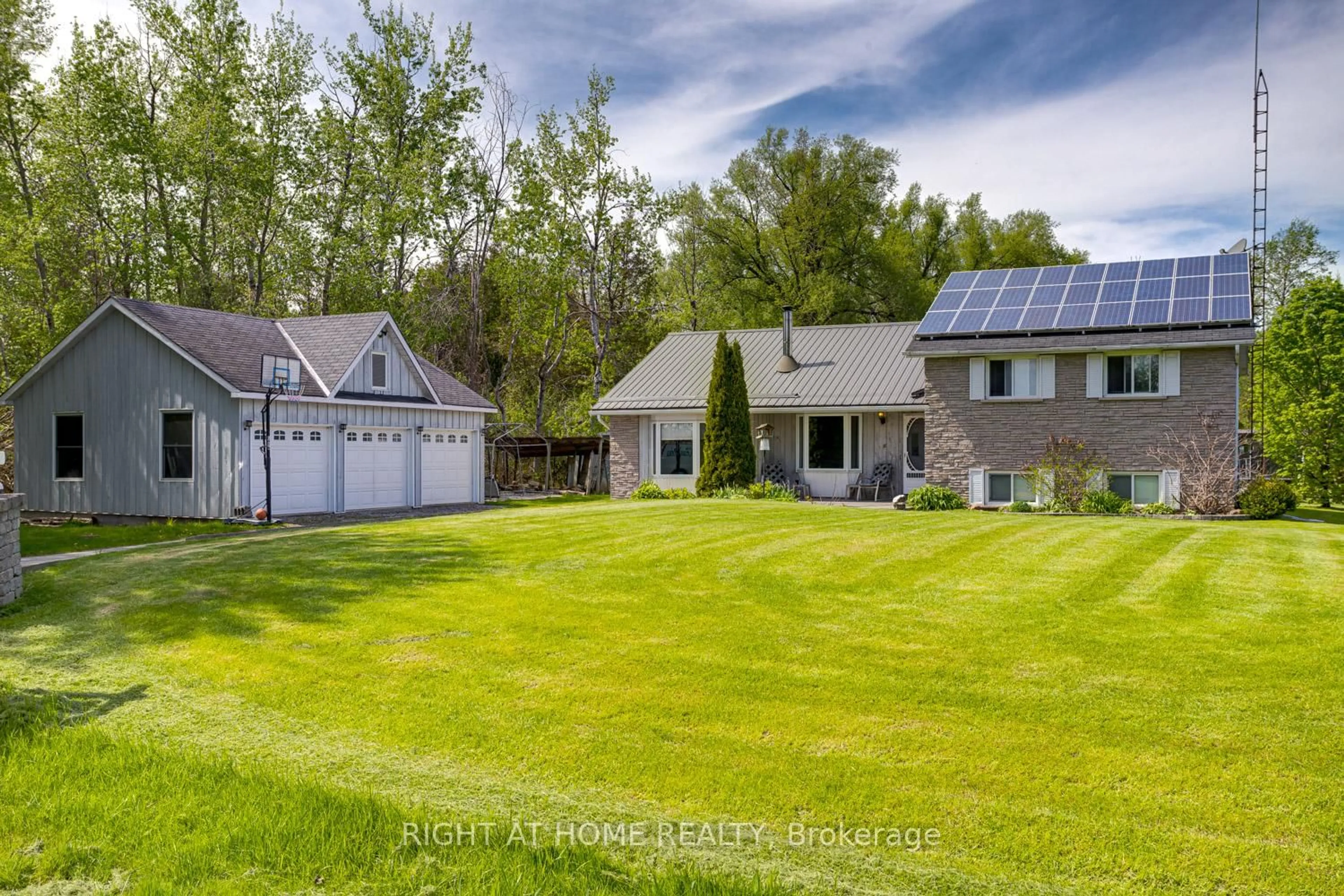 A pic from outside/outdoor area/front of a property/back of a property/a pic from drone, unknown for 2903 Pine Point Rd, Scugog Ontario L9L 1B4