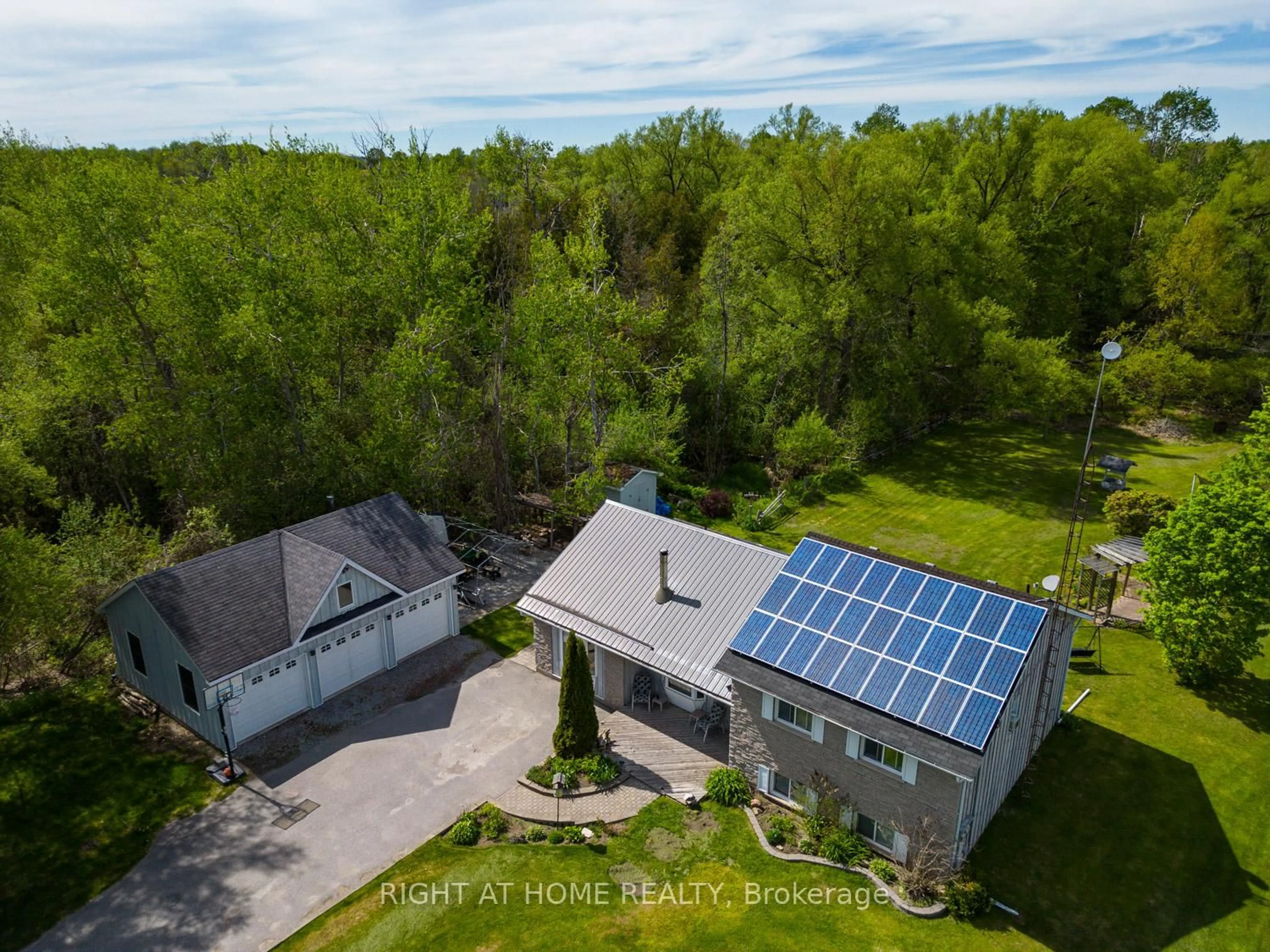 A pic from outside/outdoor area/front of a property/back of a property/a pic from drone, unknown for 2903 Pine Point Rd, Scugog Ontario L9L 1B4
