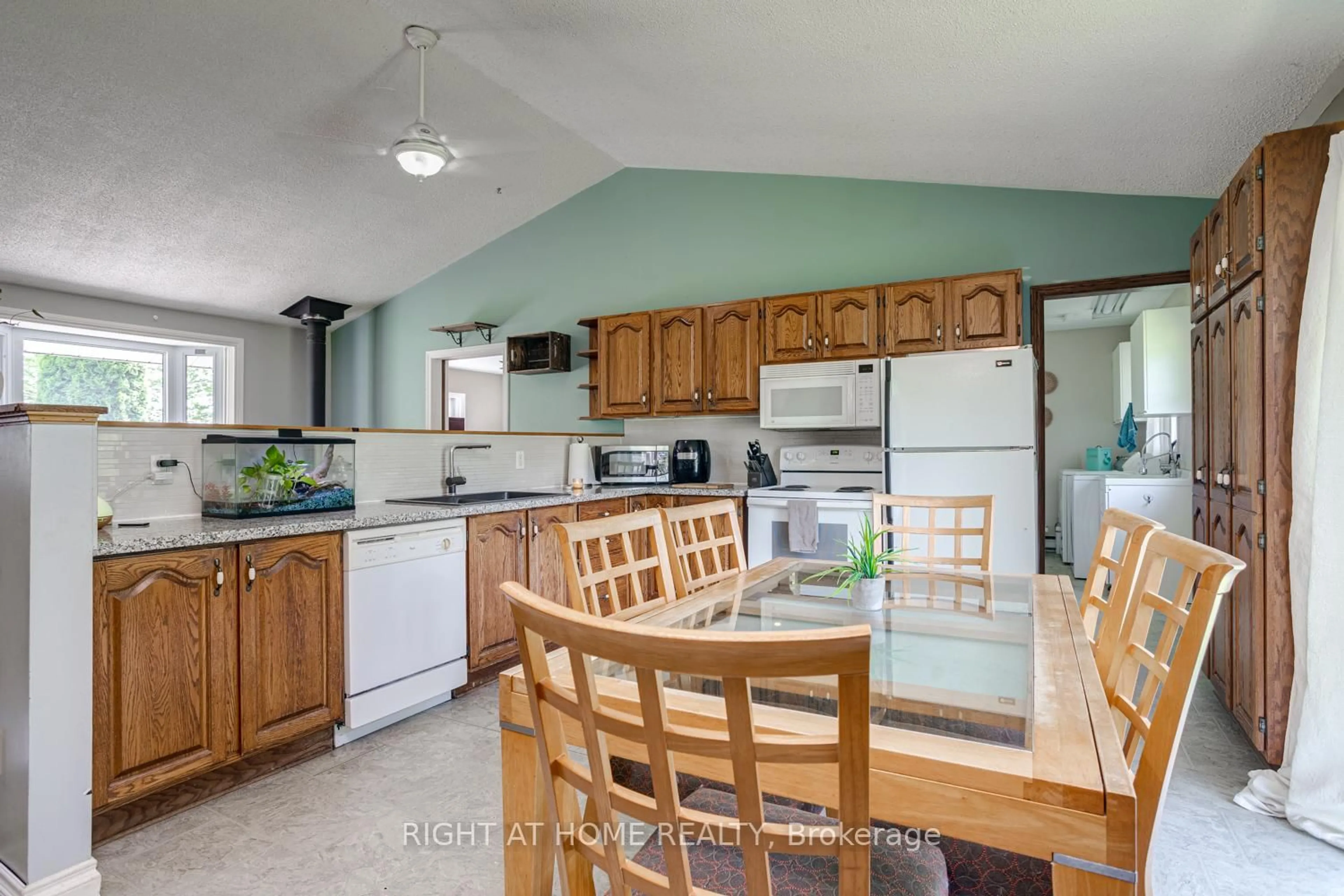 Open concept kitchen, ceramic/tile floor for 2903 Pine Point Rd, Scugog Ontario L9L 1B4
