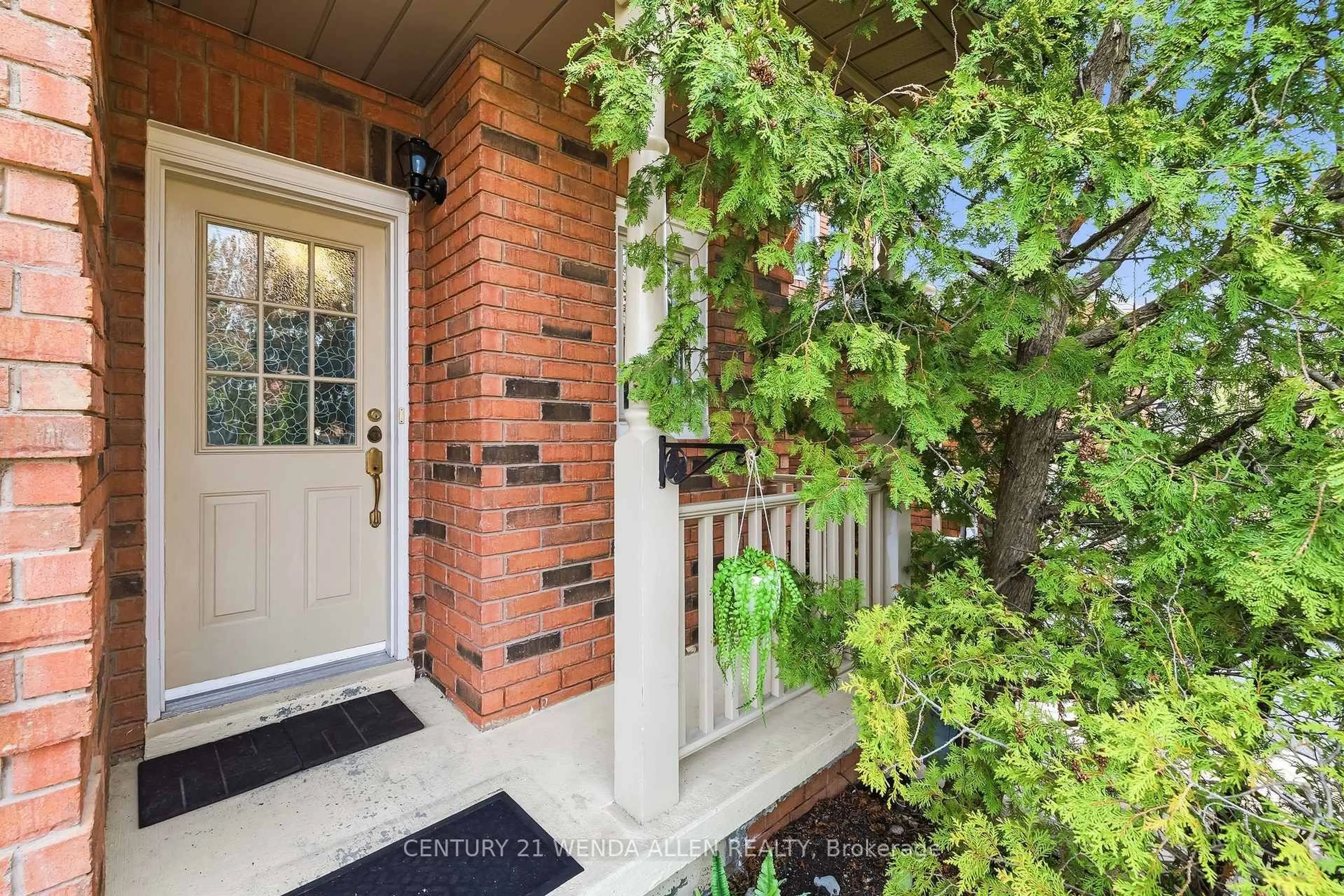 Indoor entryway for 5 Jays Dr, Whitby Ontario L1R 2P5