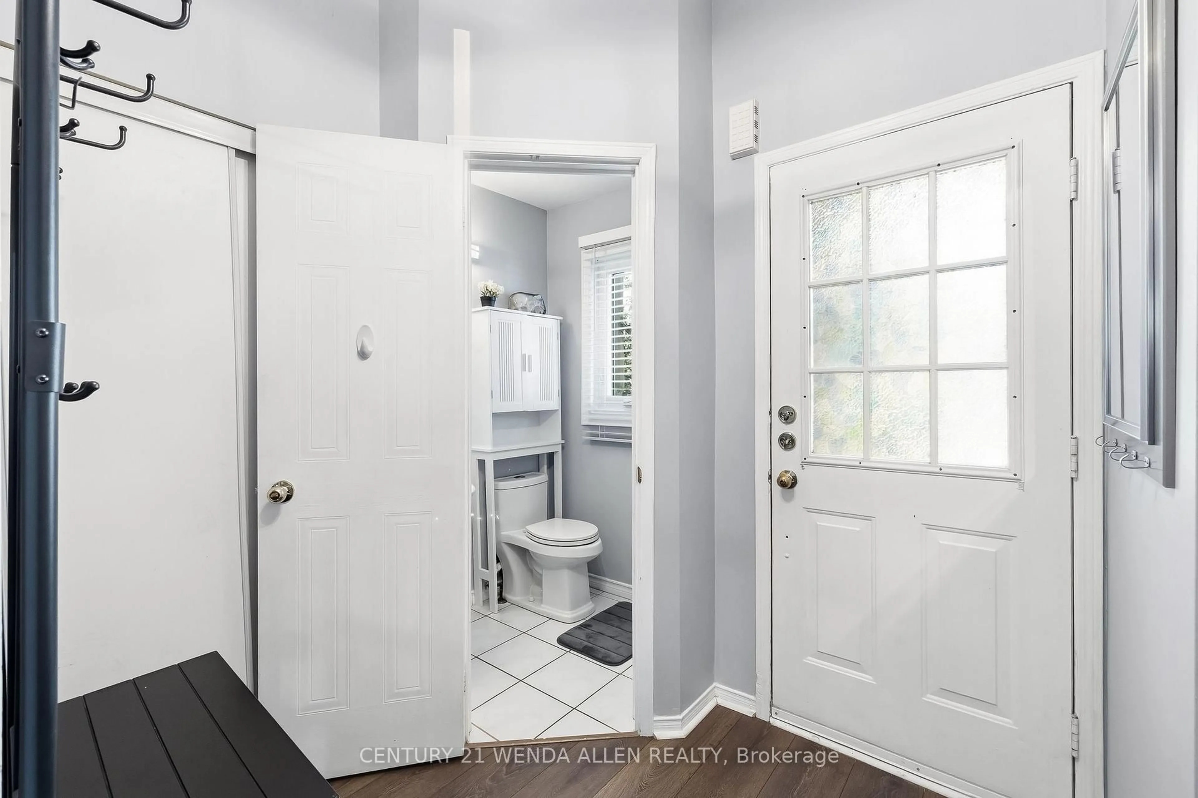 Indoor entryway for 5 Jays Dr, Whitby Ontario L1R 2P5