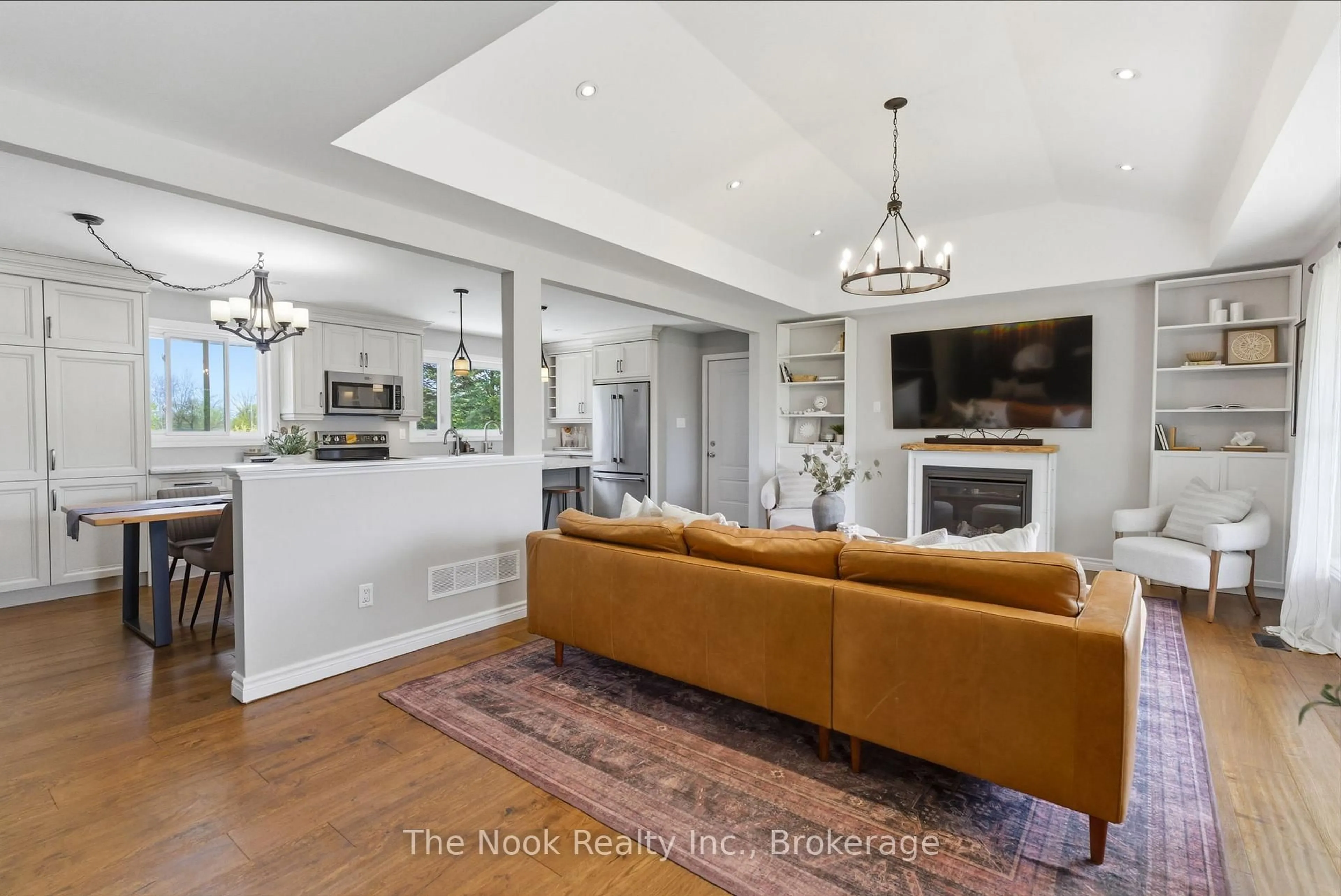 Living room with furniture, unknown for 2165 Courtice Rd, Clarington Ontario L1E 2M8