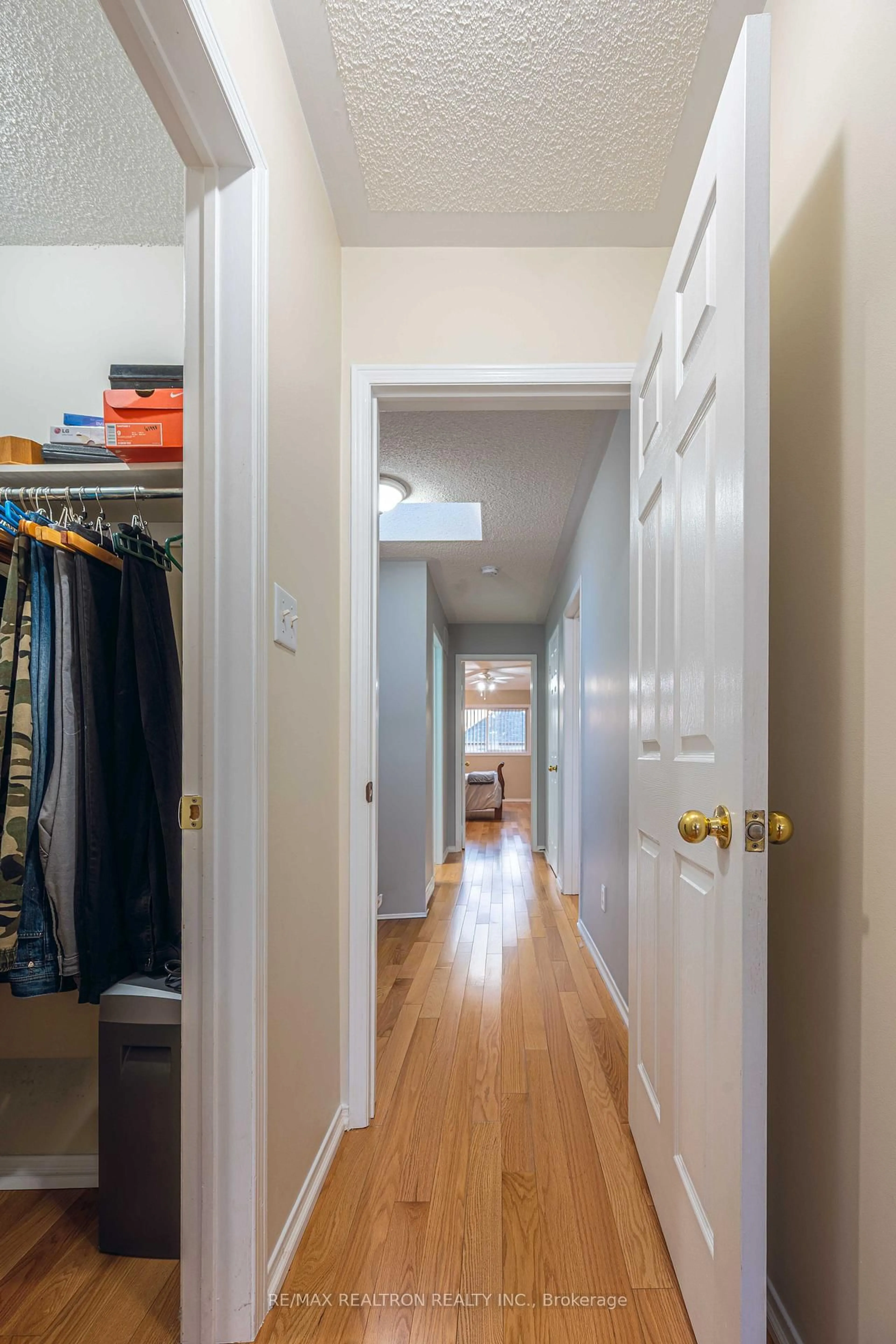 Indoor entryway for 41 Lax Ave, Ajax Ontario L1Z 1G7