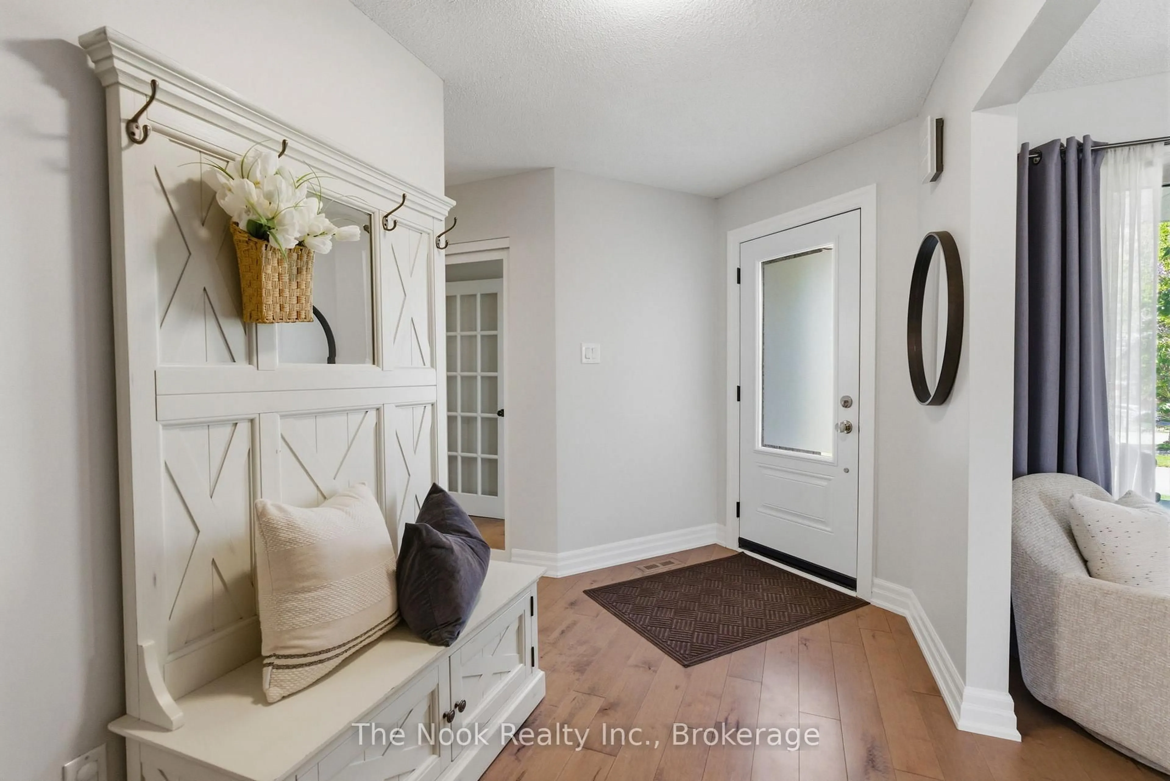 Indoor entryway for 15 Stanford Cres, Clarington Ontario L1B 1G1