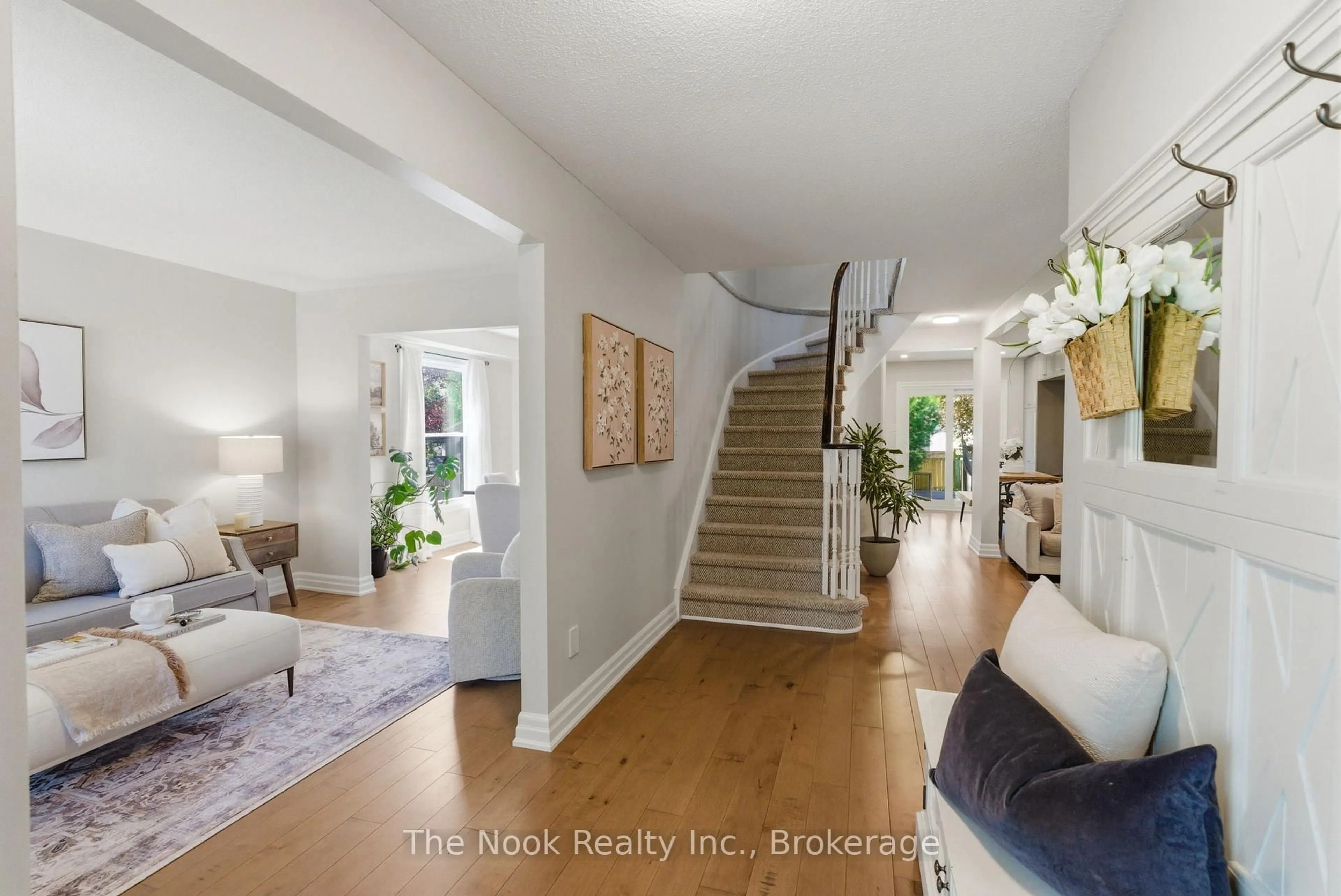 Indoor entryway for 15 Stanford Cres, Clarington Ontario L1B 1G1