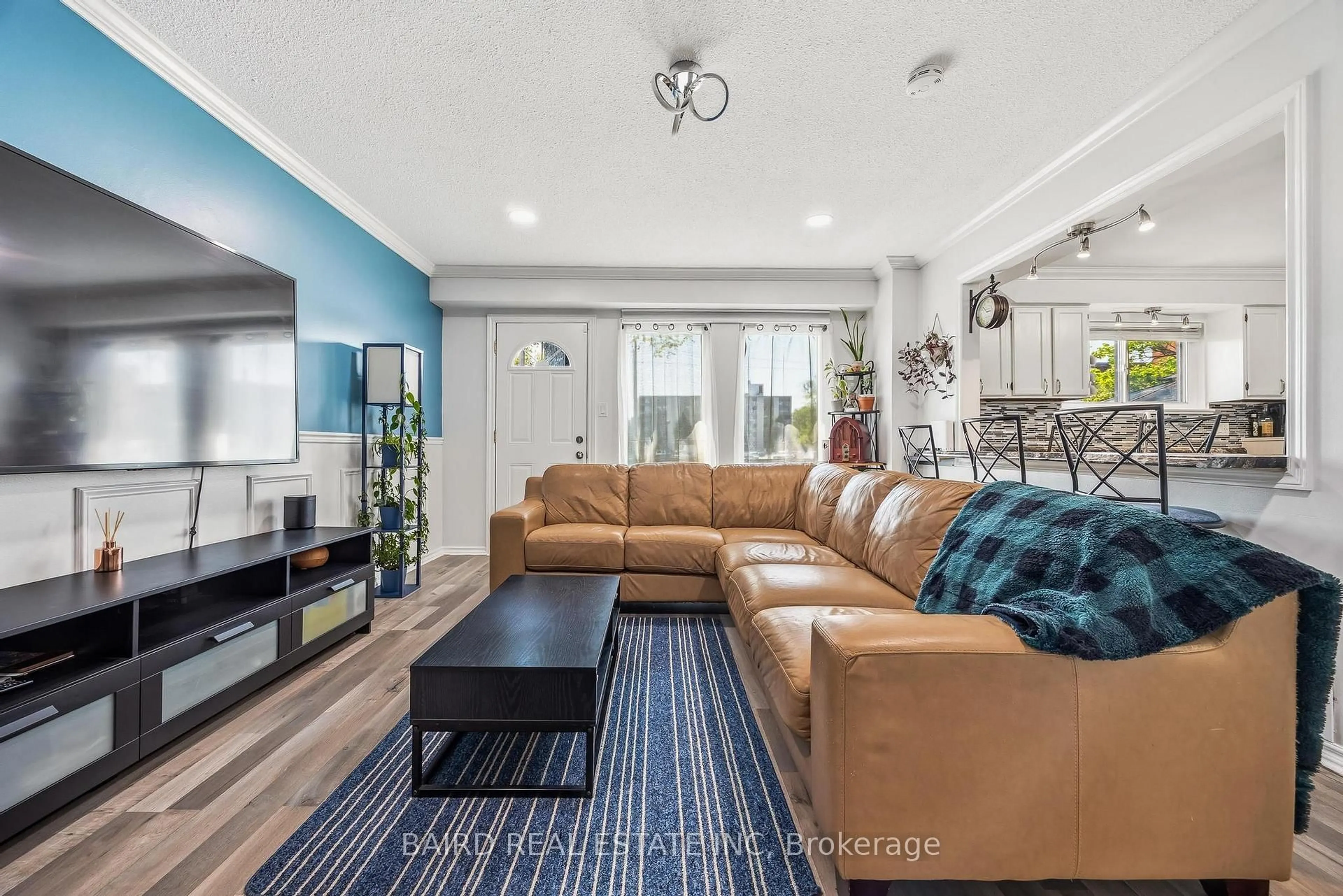 Living room with furniture, unknown for 1331 Mary St #6, Oshawa Ontario L1G 6Z2