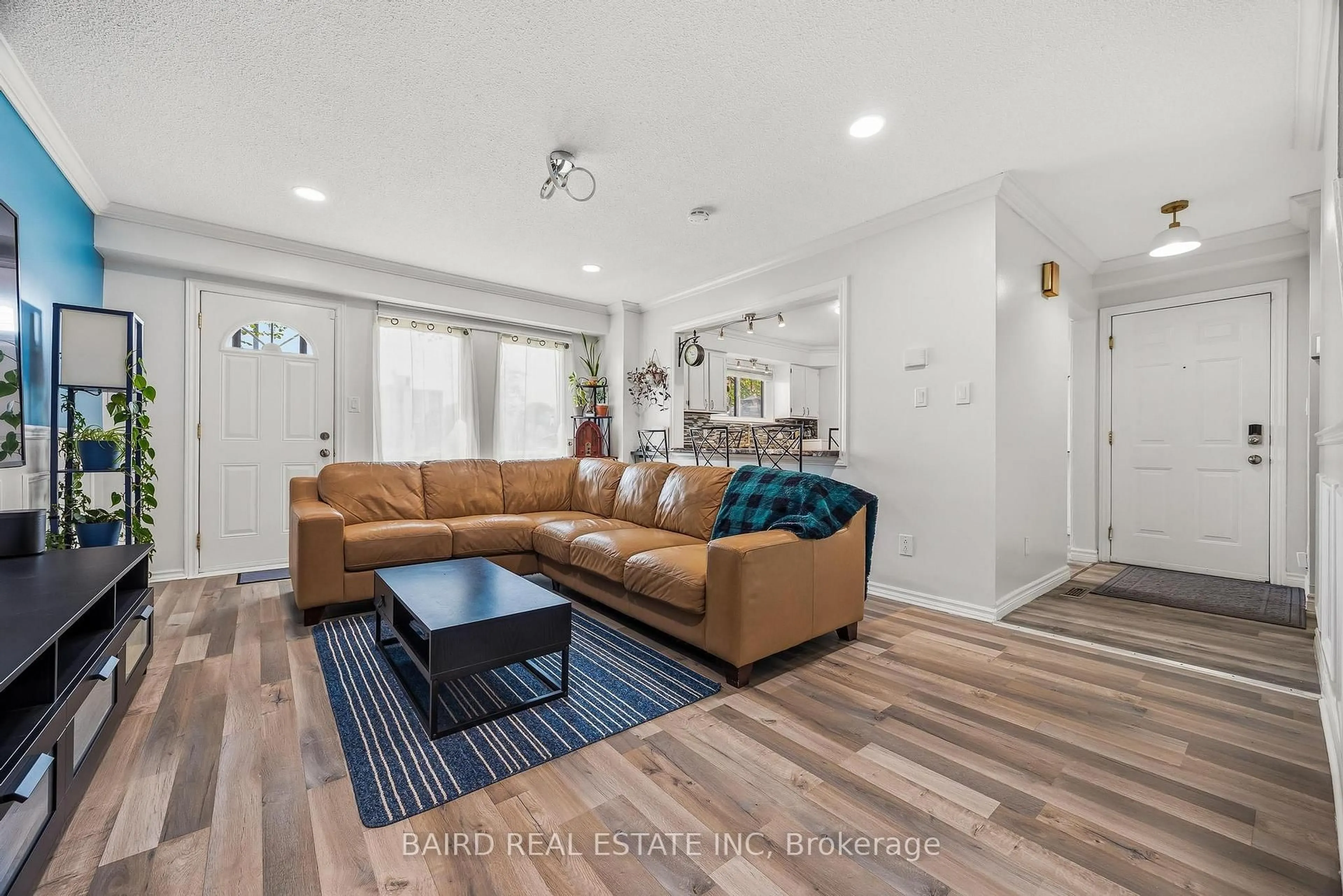Living room with furniture, unknown for 1331 Mary St #6, Oshawa Ontario L1G 6Z2