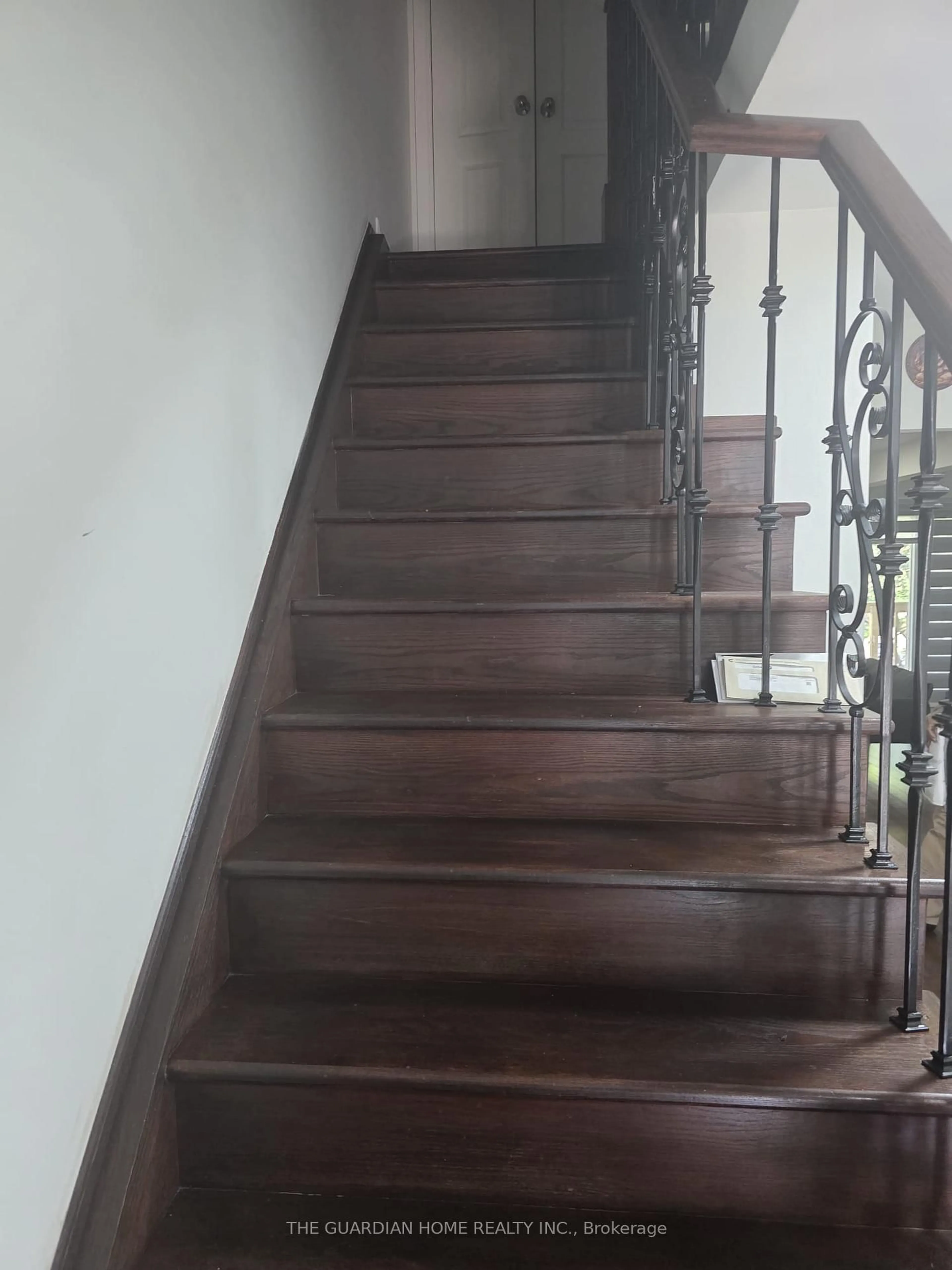 Stairs for 101 Dundalk Dr #5, Toronto Ontario M1P 4V1