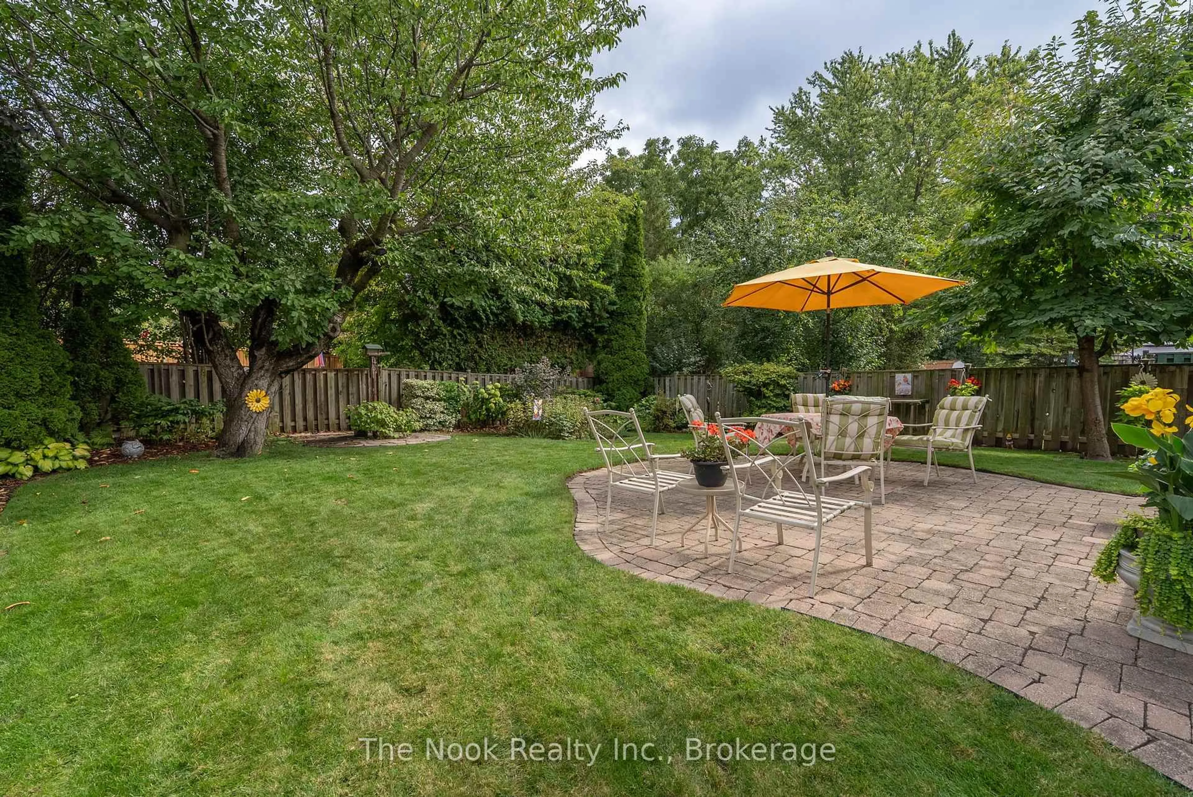 Patio, unknown for 715 Anderson St, Whitby Ontario L1N 3W1