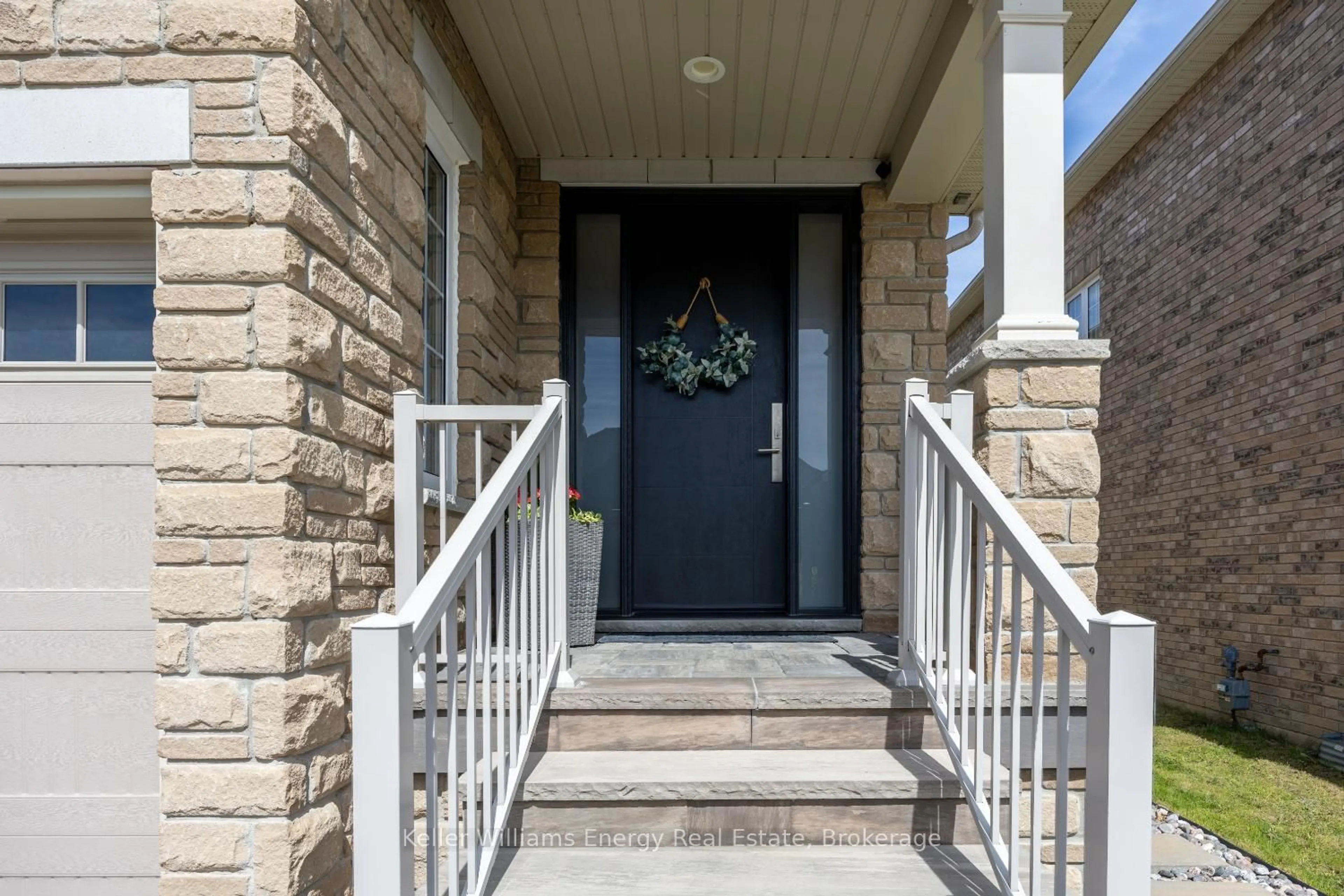 Indoor entryway for 19 St Augustine Dr, Whitby Ontario L1M 0L7