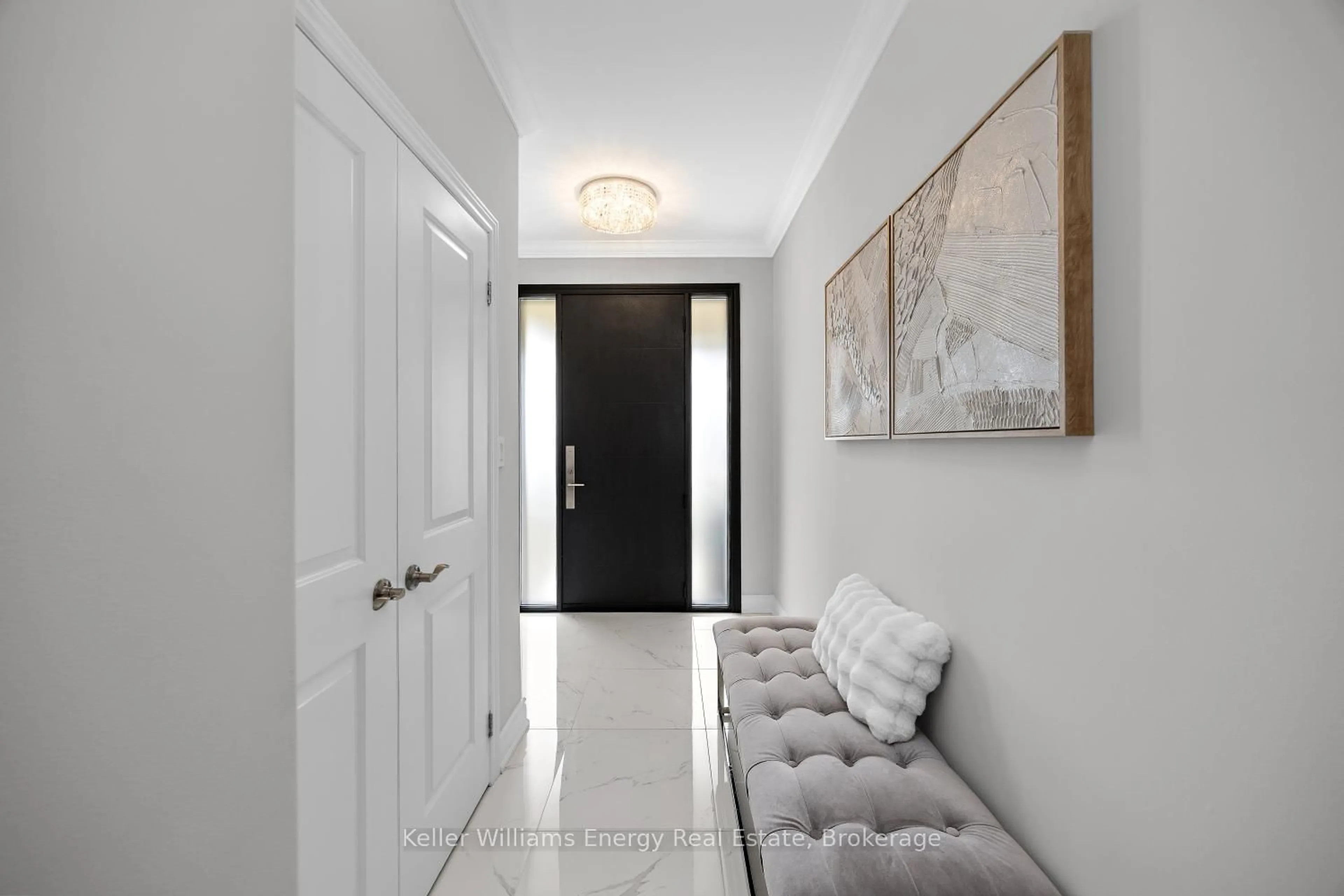 Indoor entryway for 19 St Augustine Dr, Whitby Ontario L1M 0L7