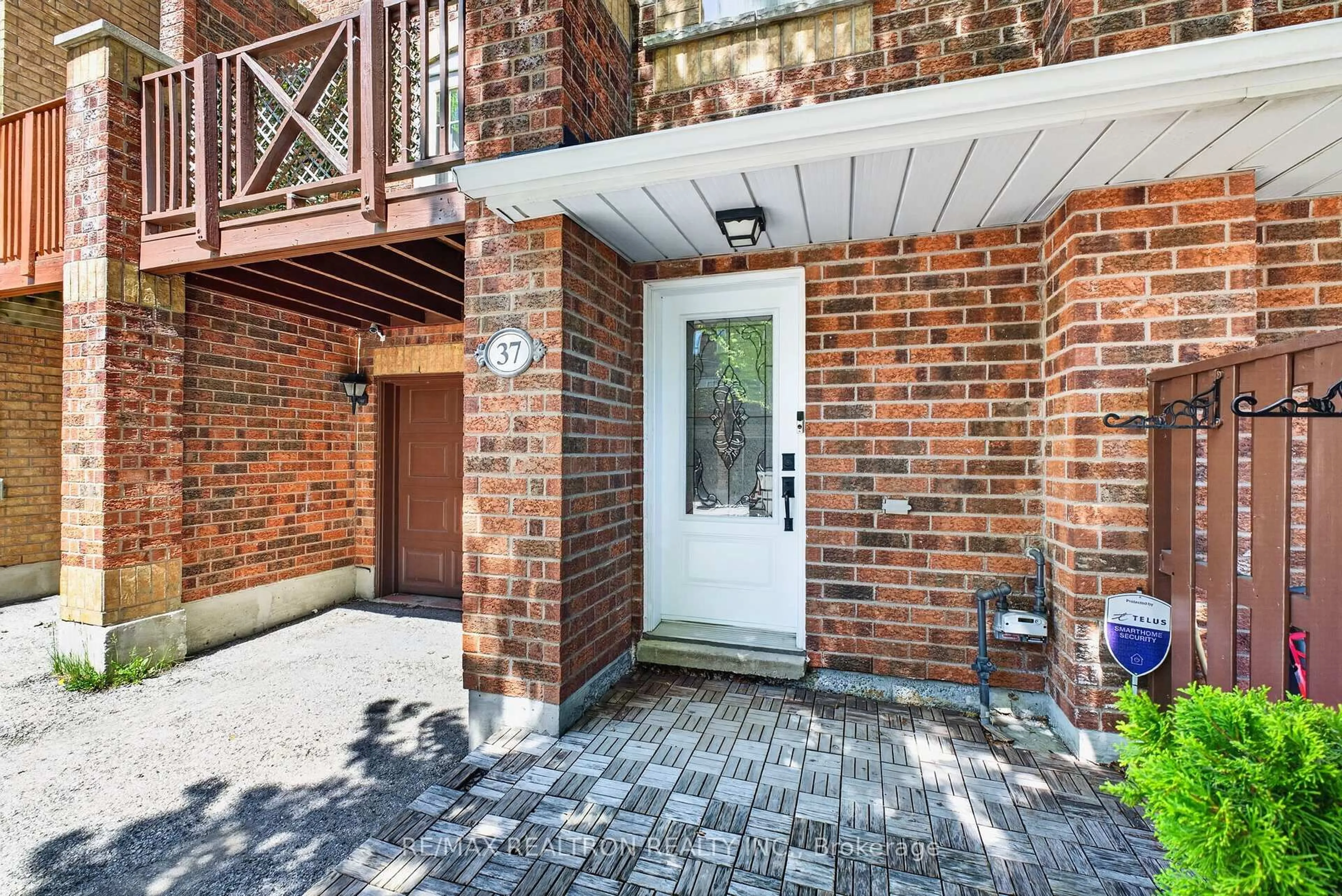 Home with brick exterior material, street for 2 Hedge End Rd #37, Toronto Ontario M1B 5Z8
