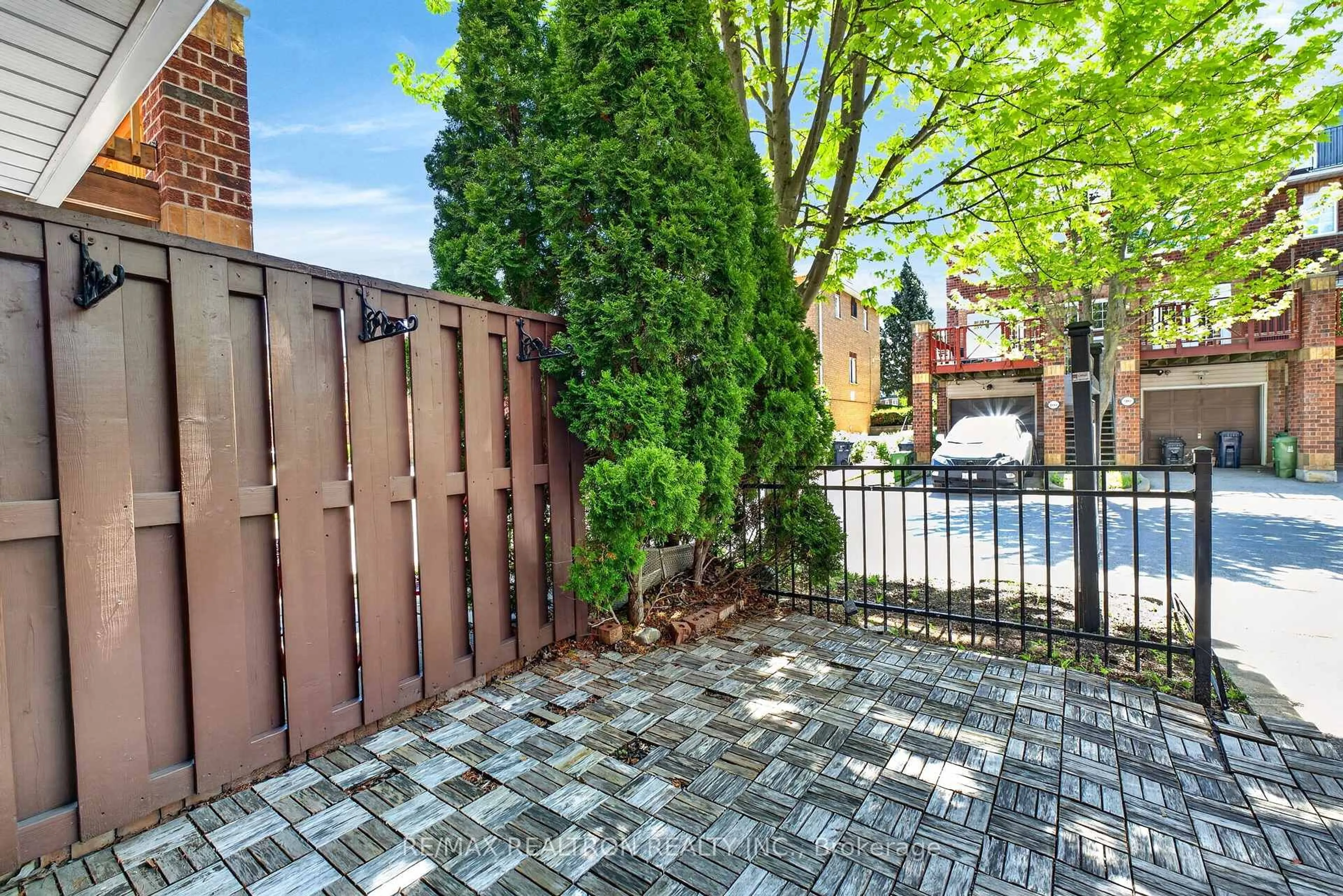 Patio, street for 2 Hedge End Rd #37, Toronto Ontario M1B 5Z8
