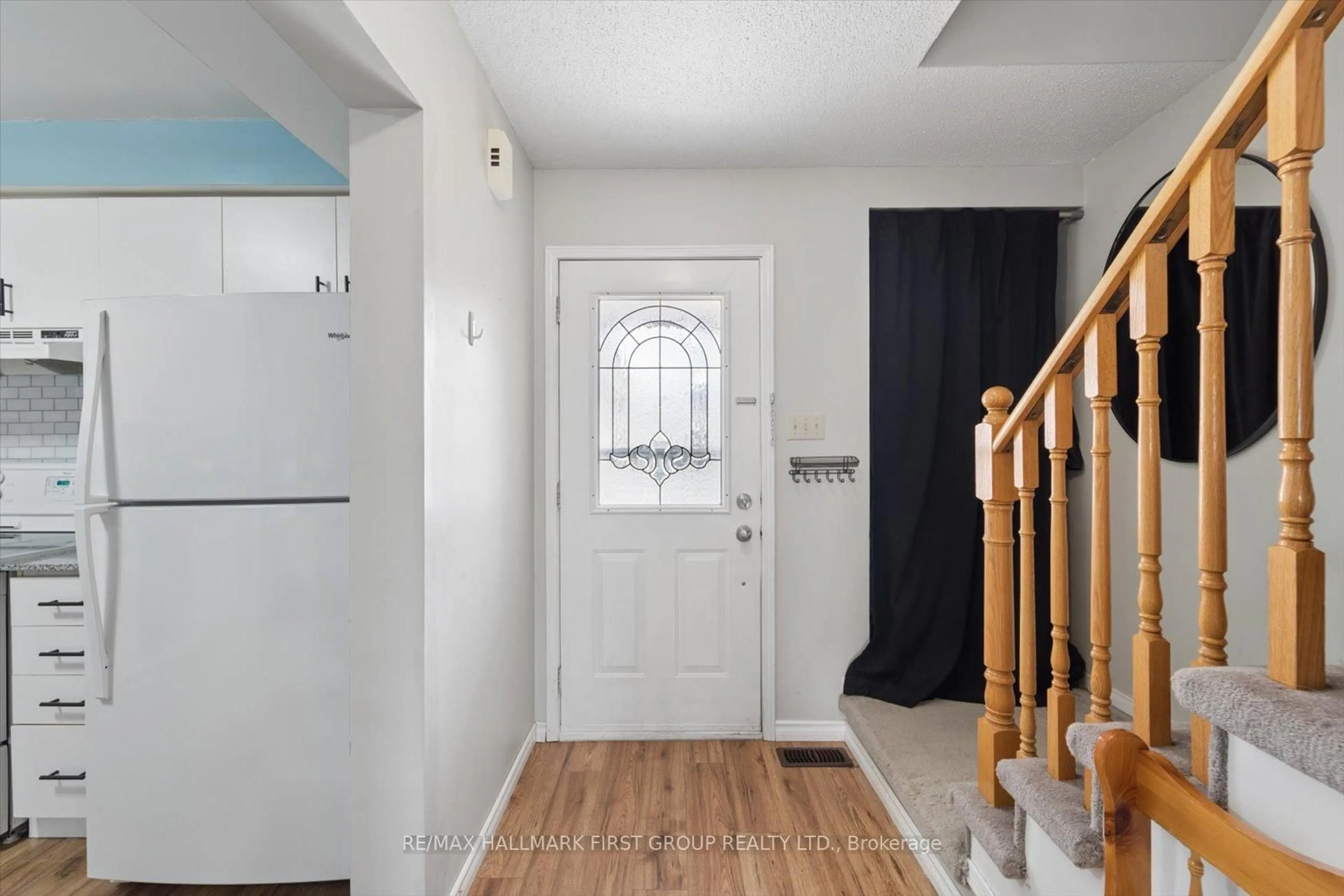 Indoor entryway for 95 Vail Meadows Cres, Clarington Ontario L1C 4T3