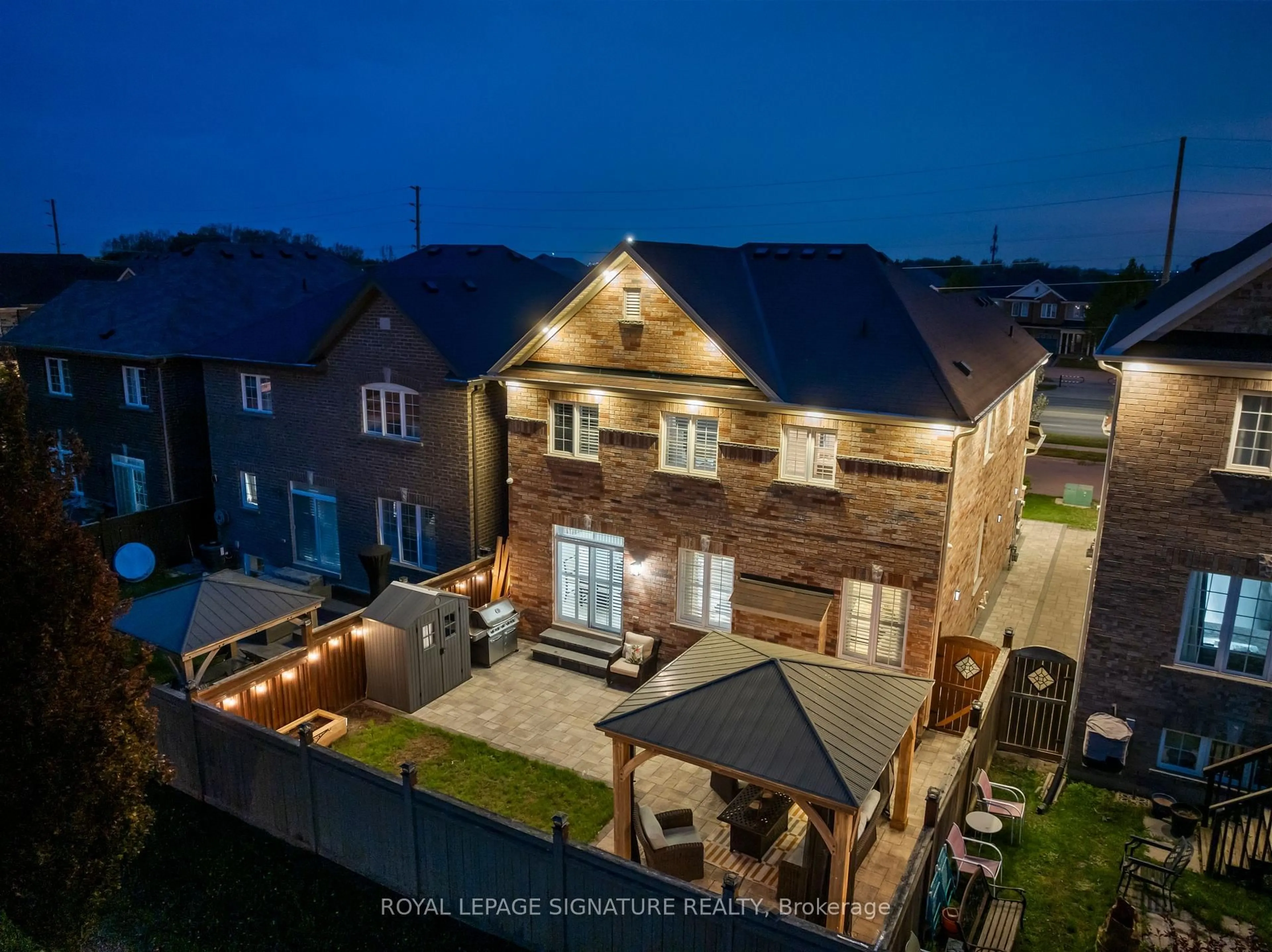 A pic from outside/outdoor area/front of a property/back of a property/a pic from drone, street for 44 Keith-Wright Cres, Ajax Ontario L1Z 0R1