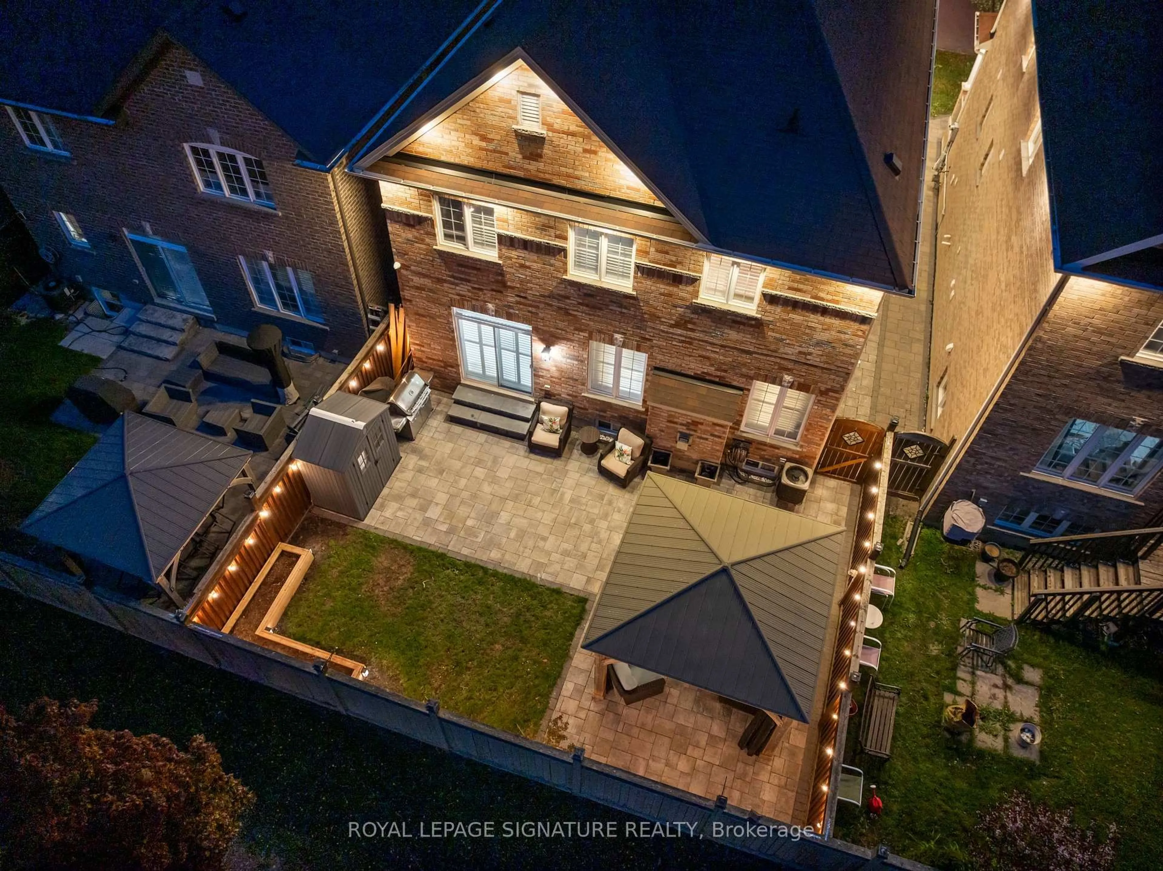 A pic from outside/outdoor area/front of a property/back of a property/a pic from drone, street for 44 Keith-Wright Cres, Ajax Ontario L1Z 0R1