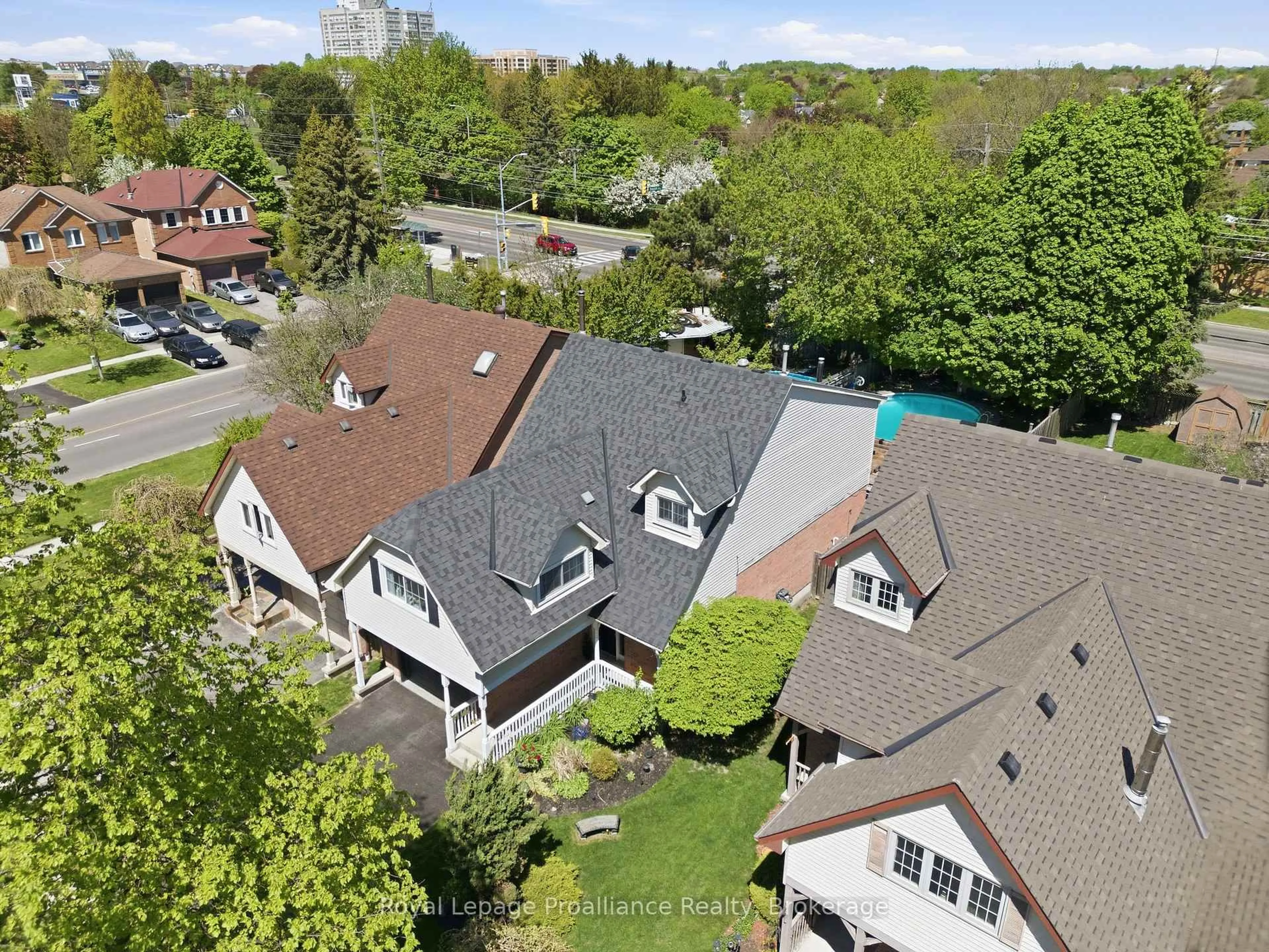 A pic from outside/outdoor area/front of a property/back of a property/a pic from drone, unknown for 4 Henderson Dr, Whitby Ontario L1N 7Y2