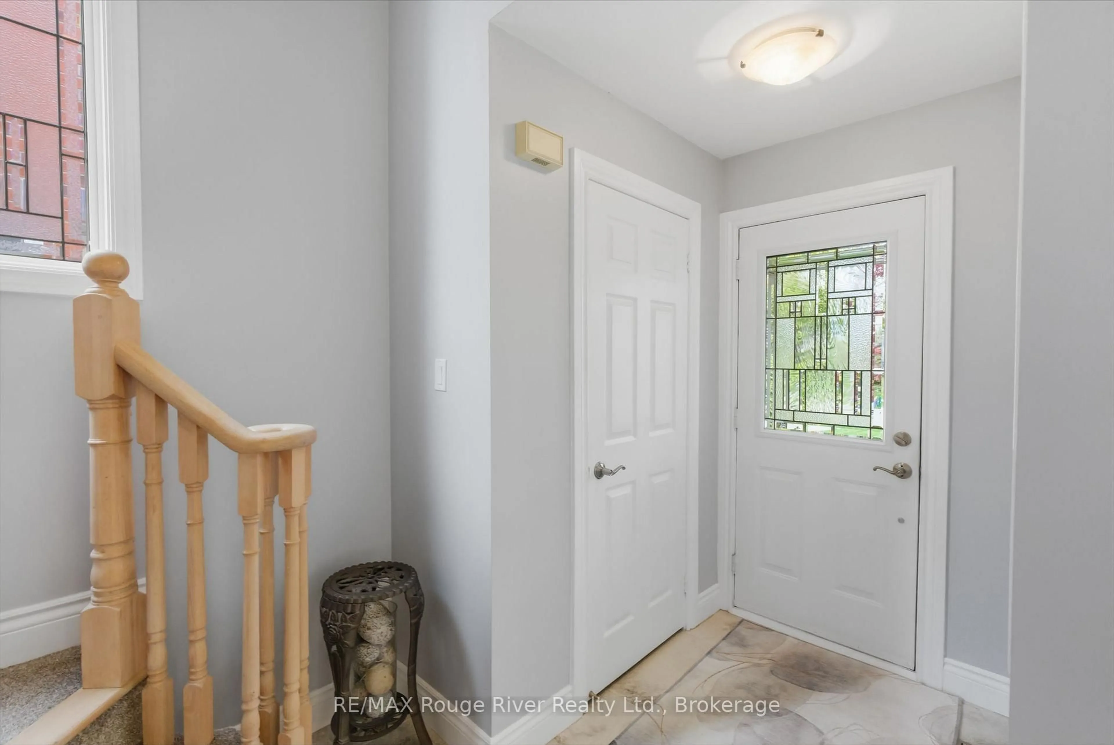 Indoor entryway for 46 Wetherburn Dr, Whitby Ontario L1P 1M7