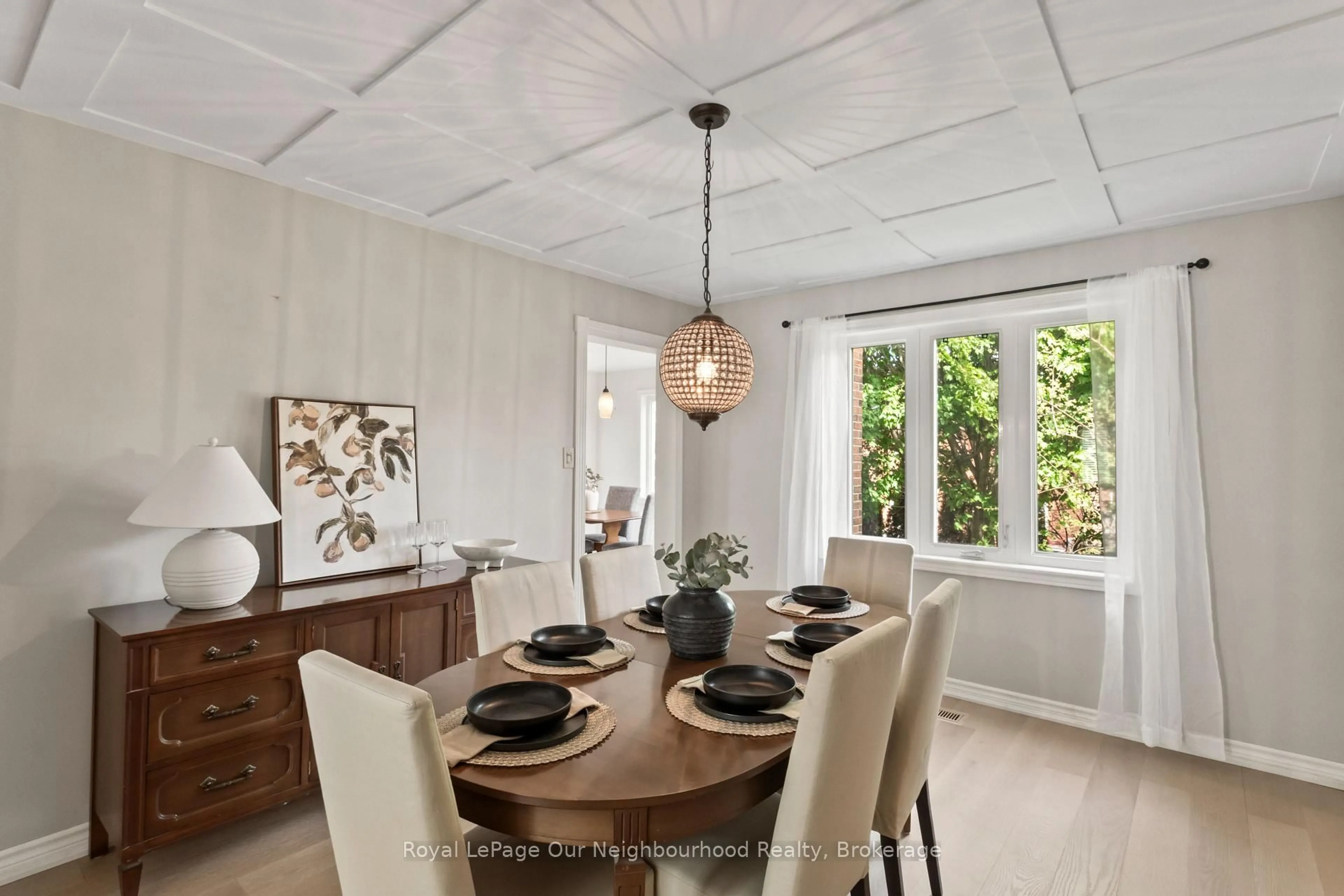 Dining room, ceramic/tile floor for 35 Forest Heights St, Whitby Ontario L1R 1T5
