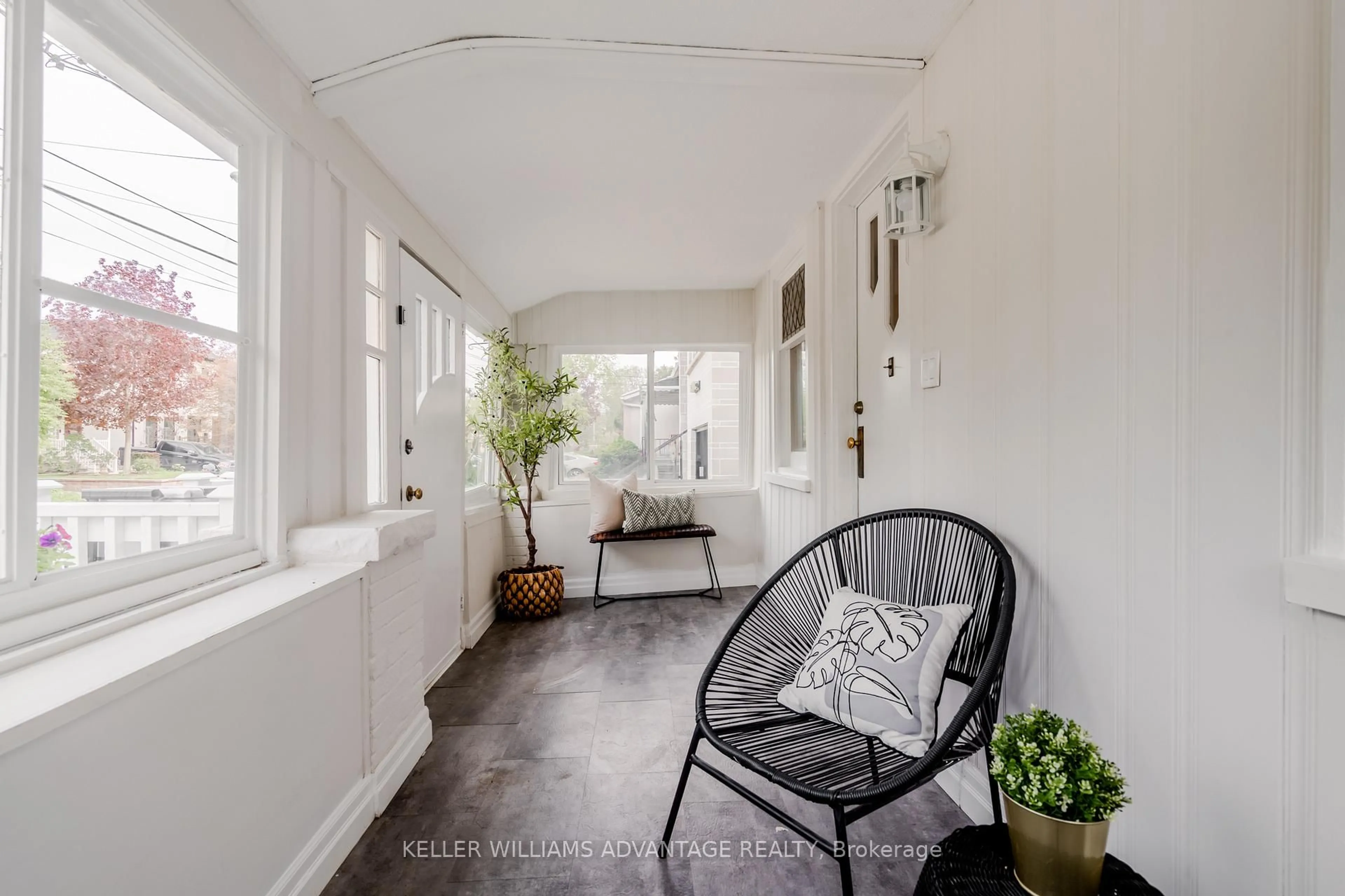 Indoor entryway for 148 Warden Ave, Toronto Ontario M1N 2Z4