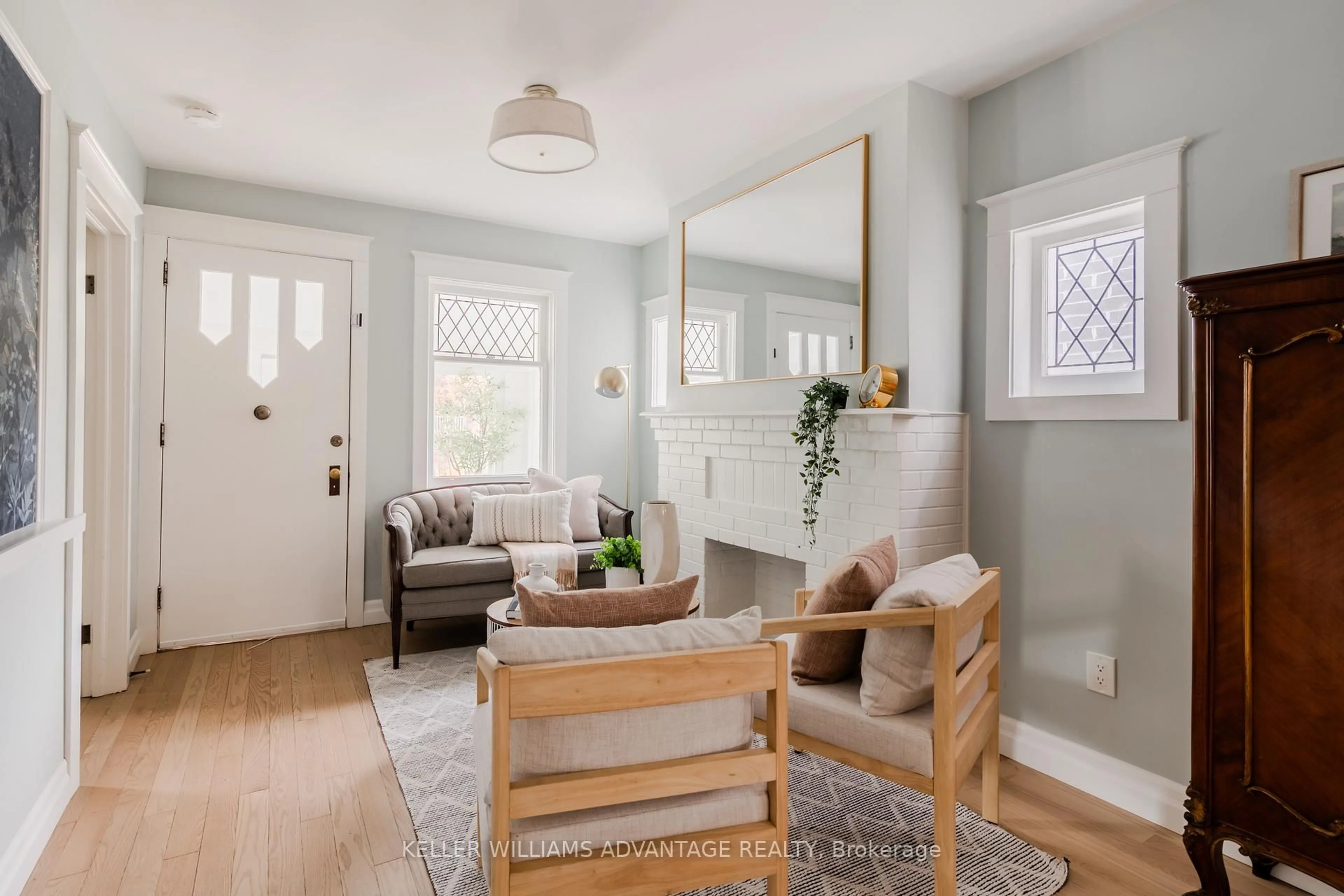 Living room with furniture, unknown for 148 Warden Ave, Toronto Ontario M1N 2Z4