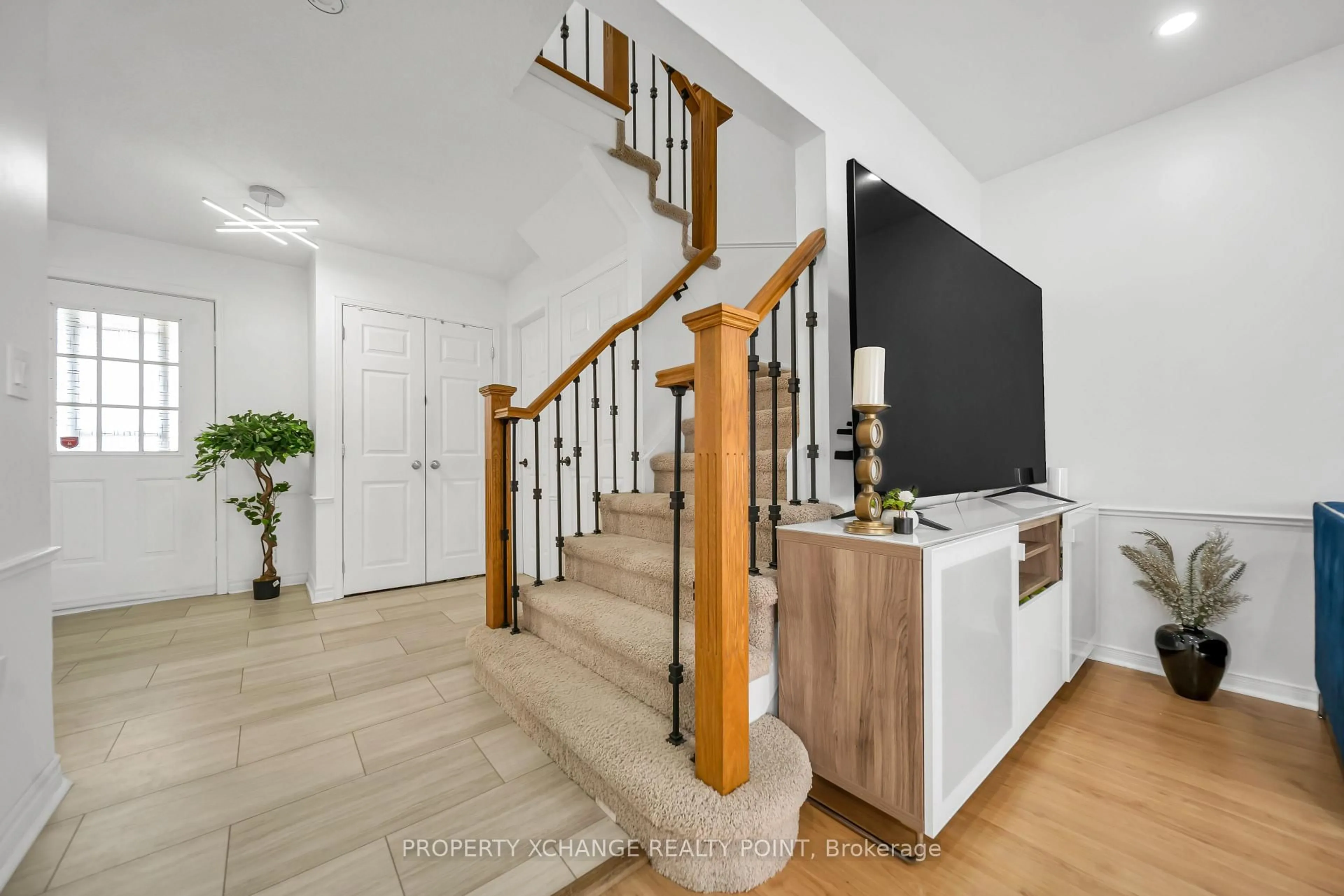 Indoor entryway for 1569 Connery Cres, Oshawa Ontario L1J 8G3