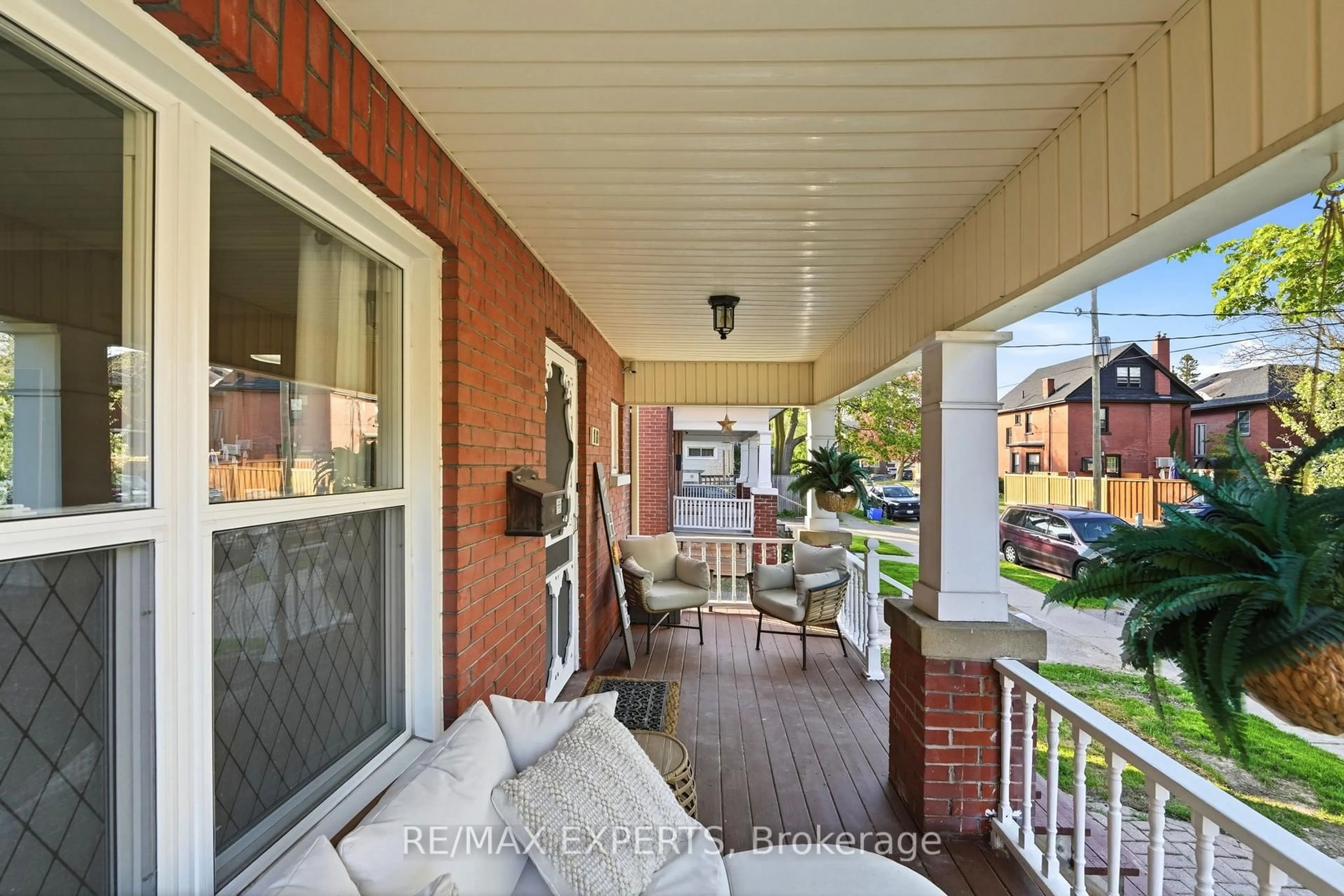 Unknown for 18 Rowe St, Oshawa Ontario L1H 5P5