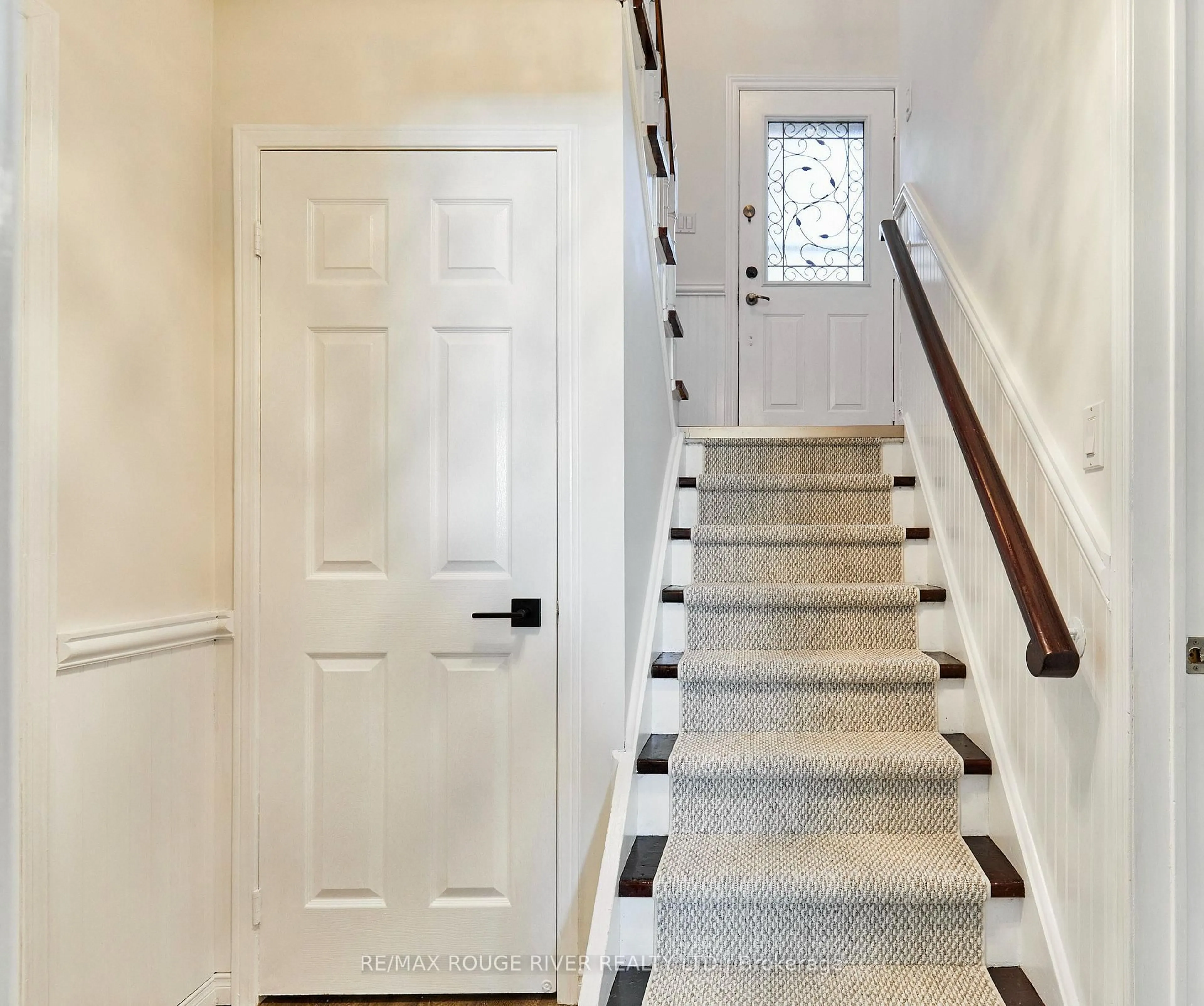 Stairs for 31 Champine Sq, Clarington Ontario L1C 4W1