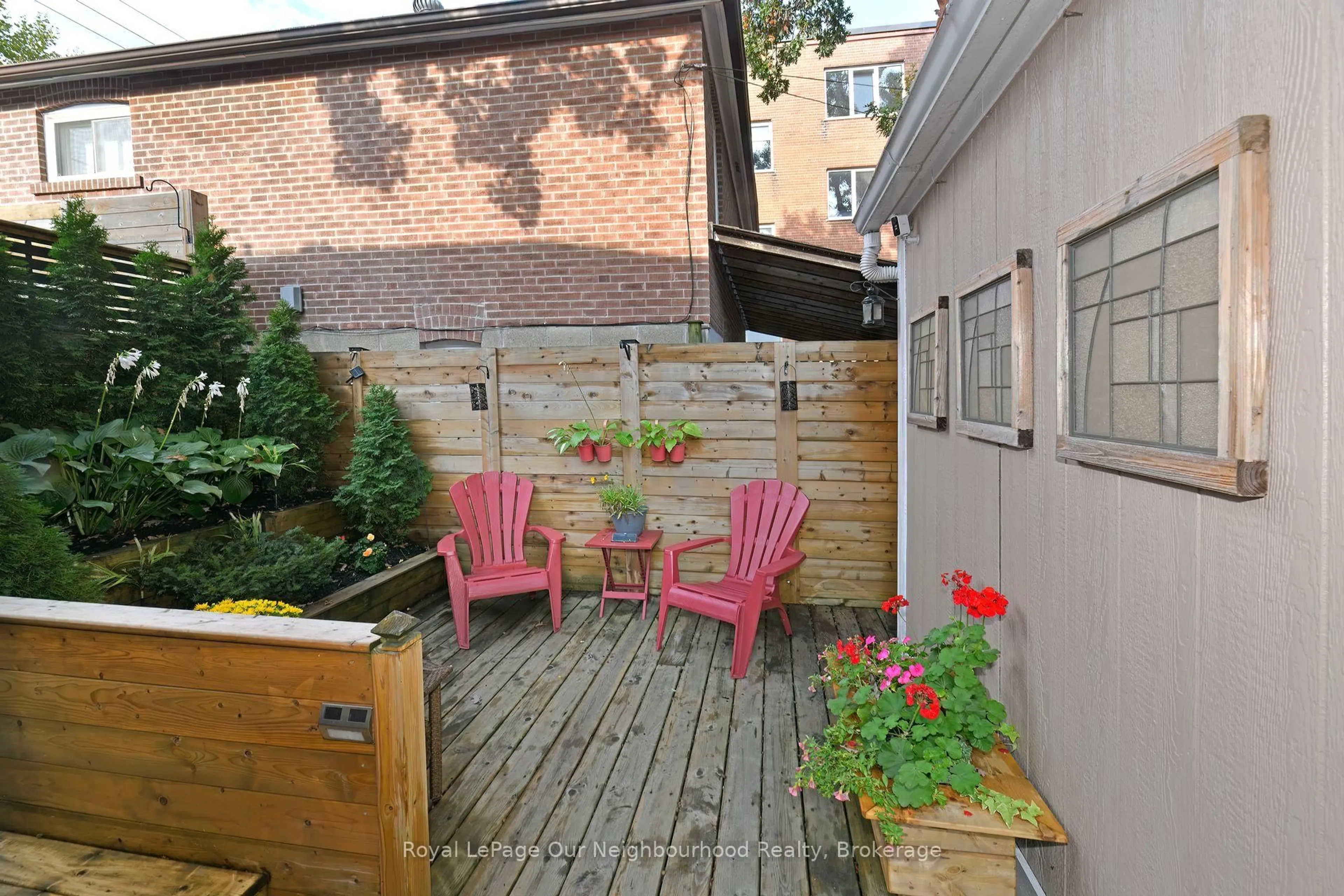 Patio, street for 1275 Kingston Rd, Toronto Ontario M1N 1P4