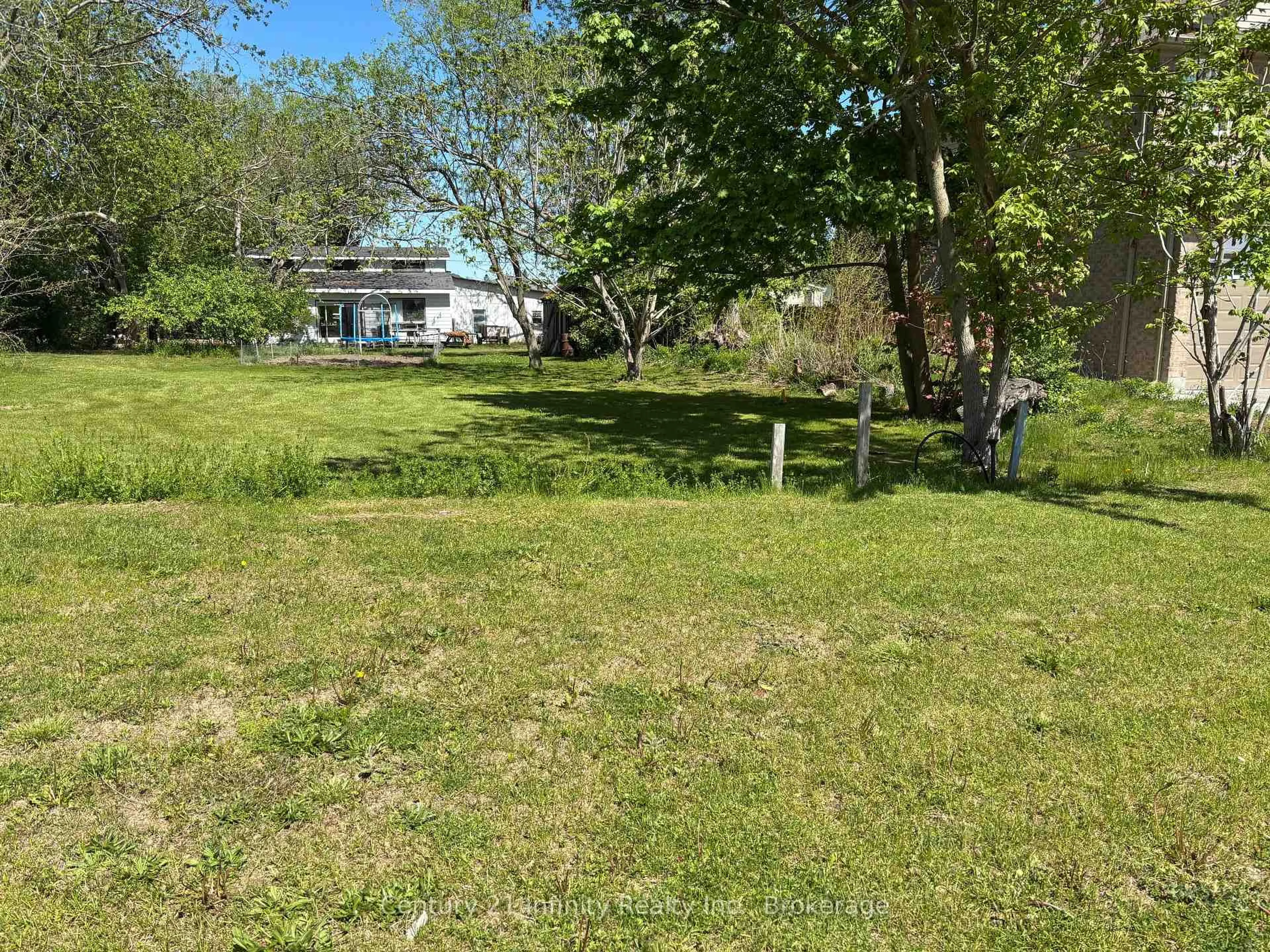 A pic from outside/outdoor area/front of a property/back of a property/a pic from drone, water/lake/river/ocean view for 54 Townline Rd, Oshawa Ontario L1K 1B1