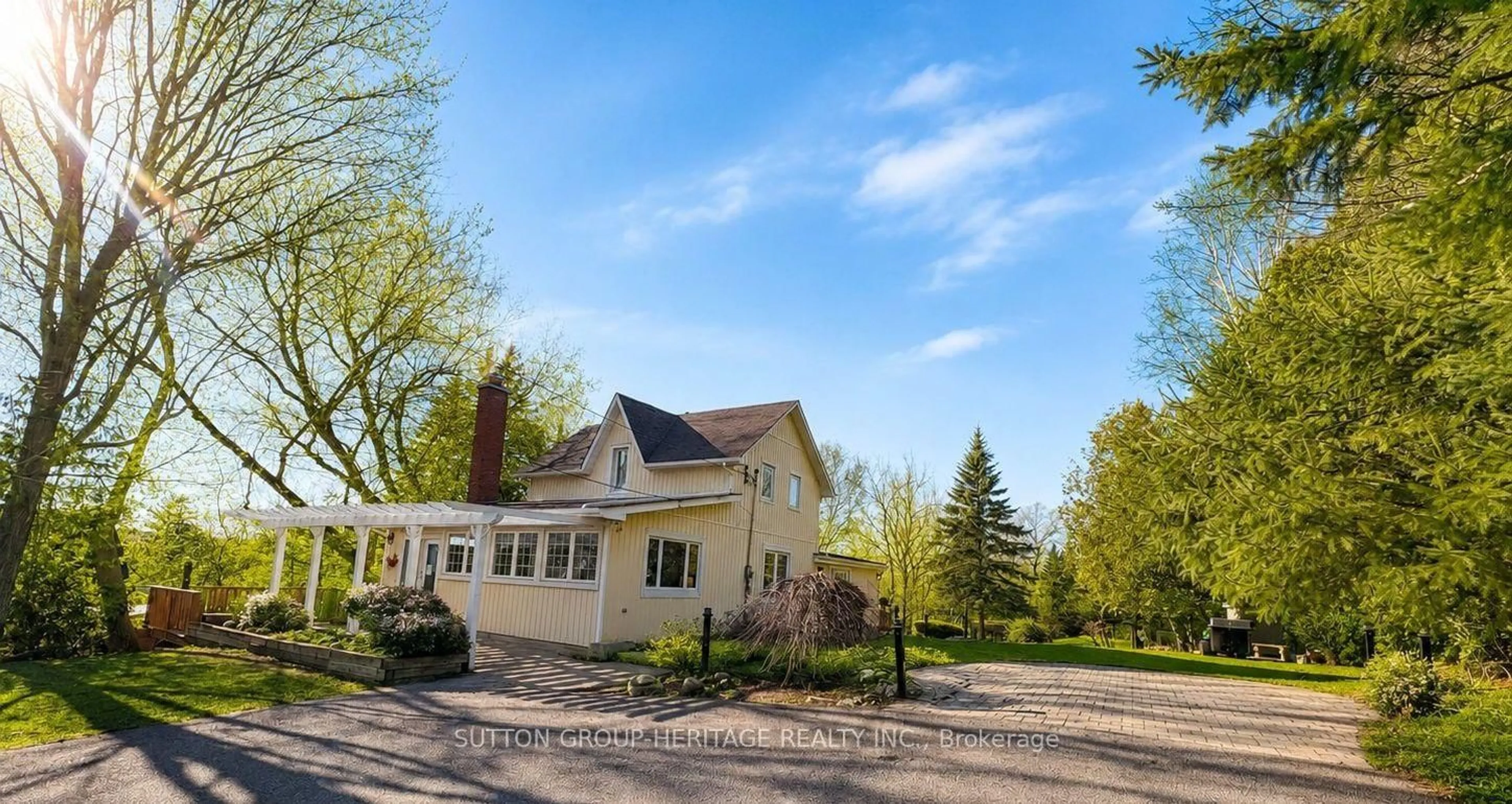 A pic from outside/outdoor area/front of a property/back of a property/a pic from drone, street for 2460 Sixth Concession Rd, Pickering Ontario L0H 1H0