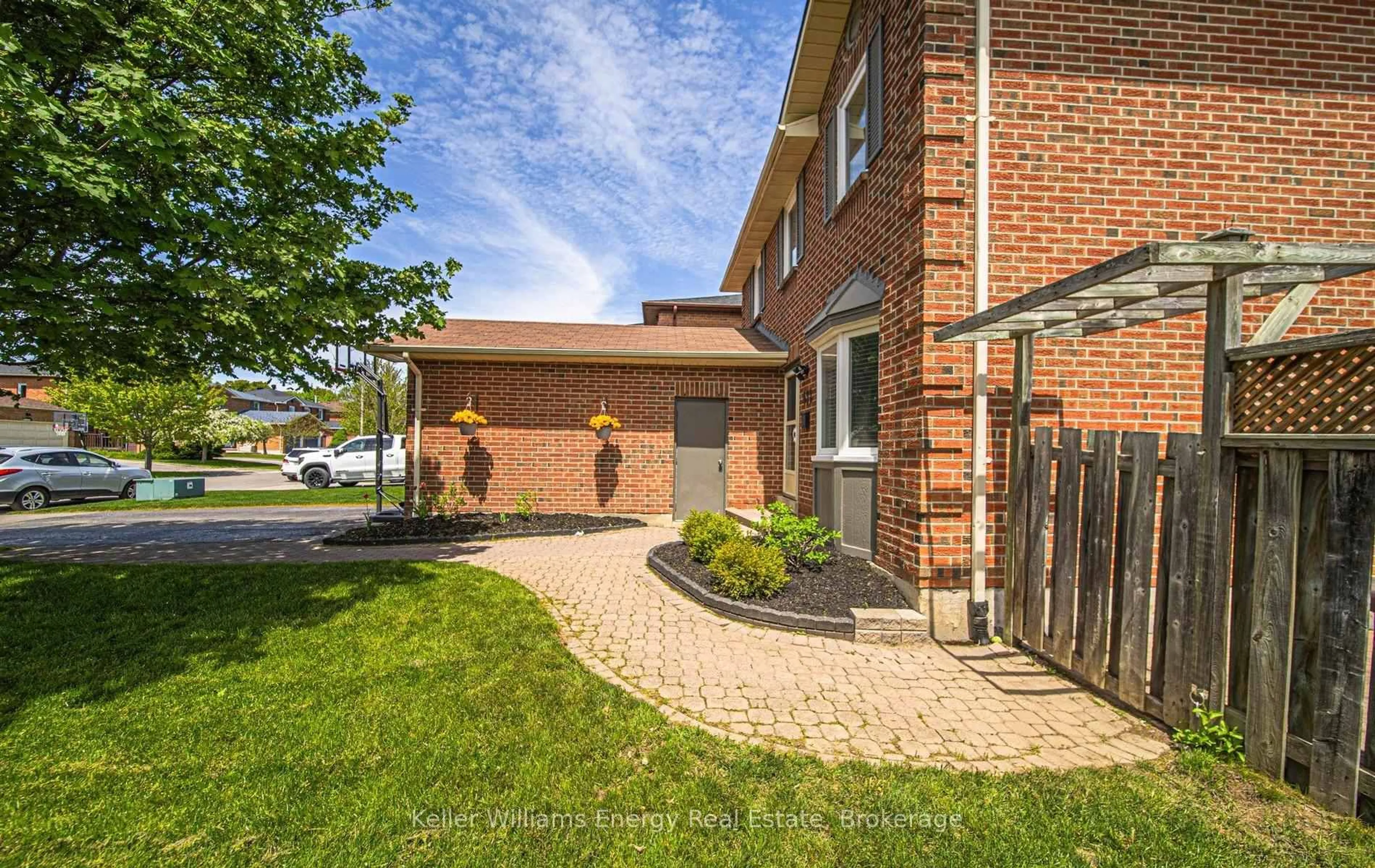 Home with brick exterior material, street for 632 Chiron Cres, Pickering Ontario L1V 4T4