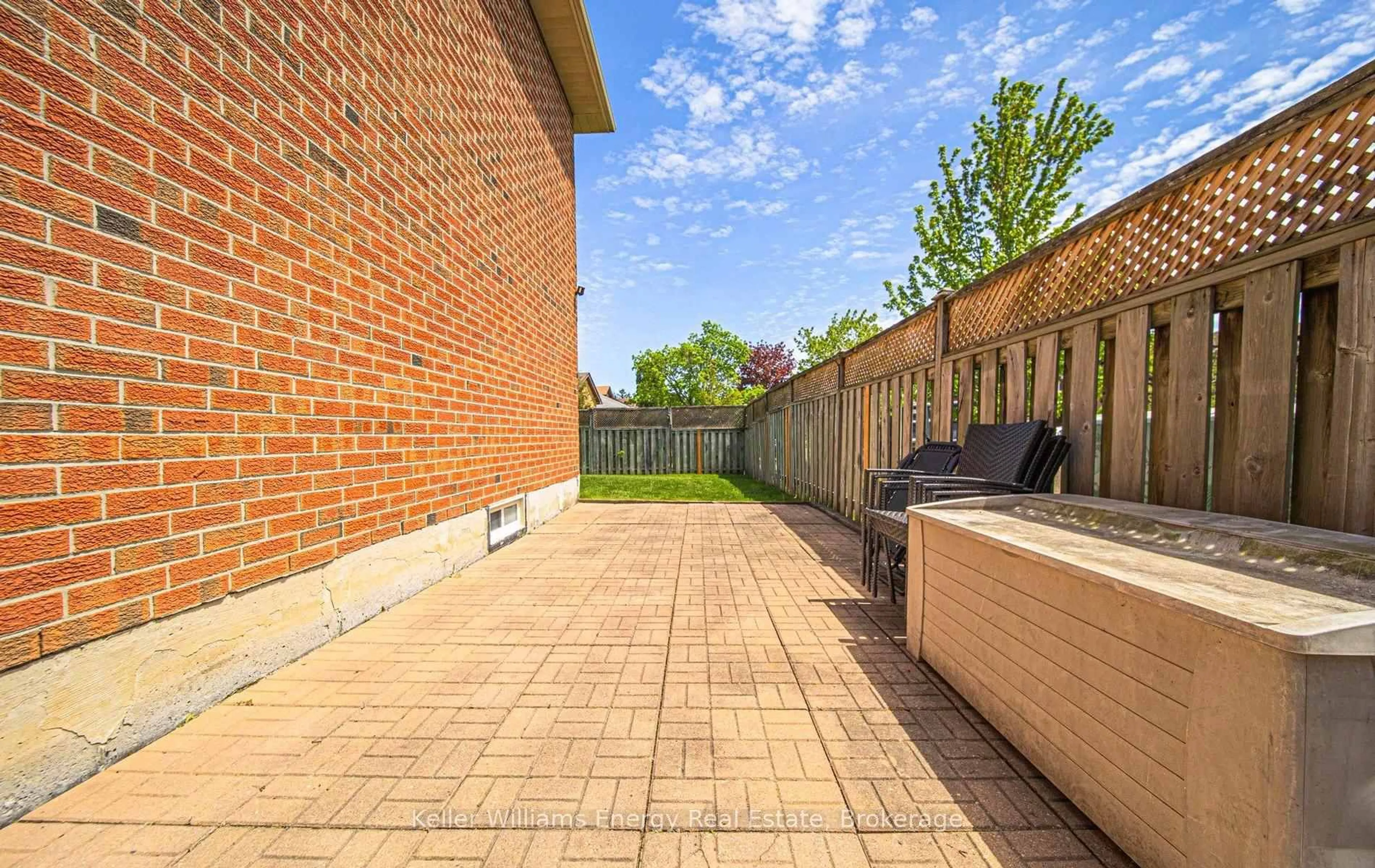 Patio, street for 632 Chiron Cres, Pickering Ontario L1V 4T4