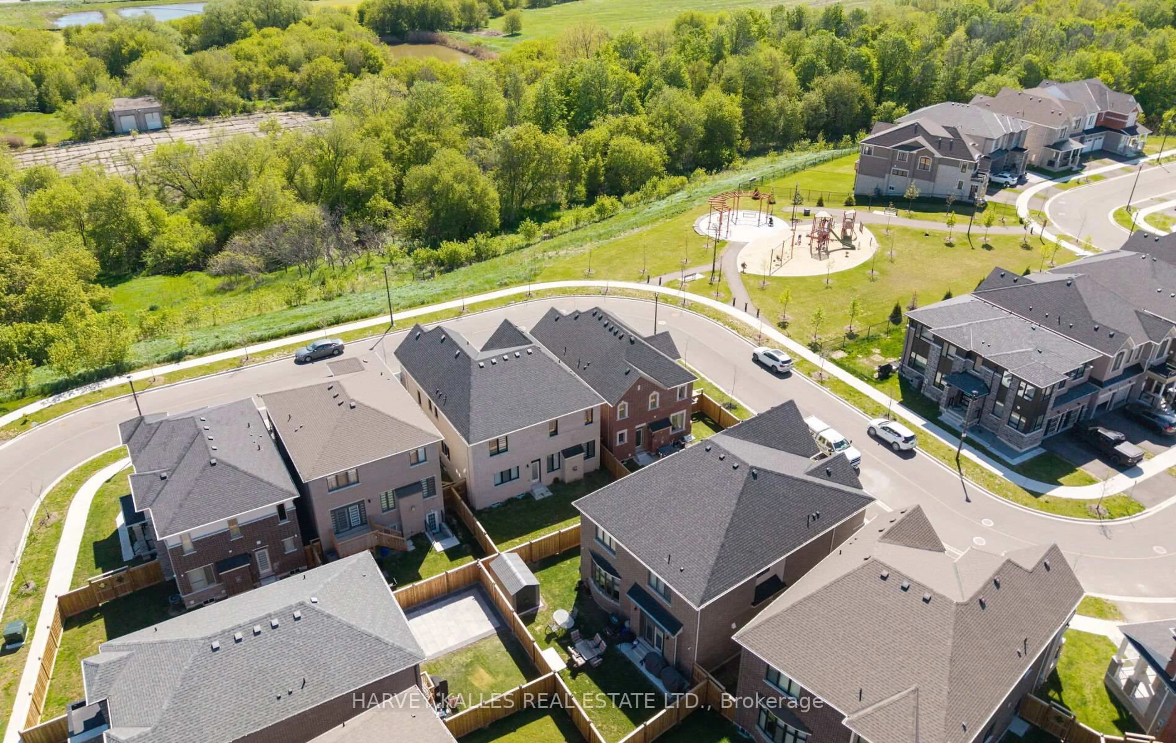A pic from outside/outdoor area/front of a property/back of a property/a pic from drone, unknown for 1520 Scarlett Tr, Pickering Ontario L1X 0N9