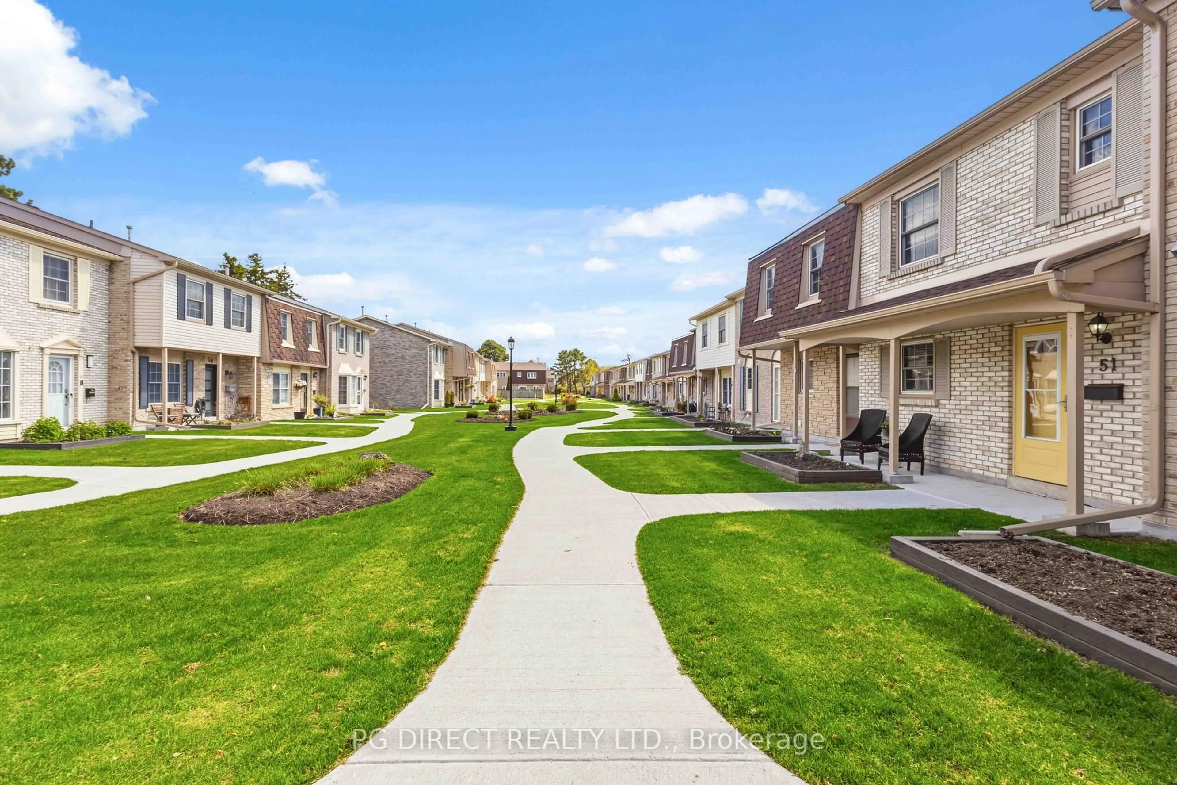 A pic from outside/outdoor area/front of a property/back of a property/a pic from drone, street for 580 Eyer Dr #51, Pickering Ontario L1W 3B7