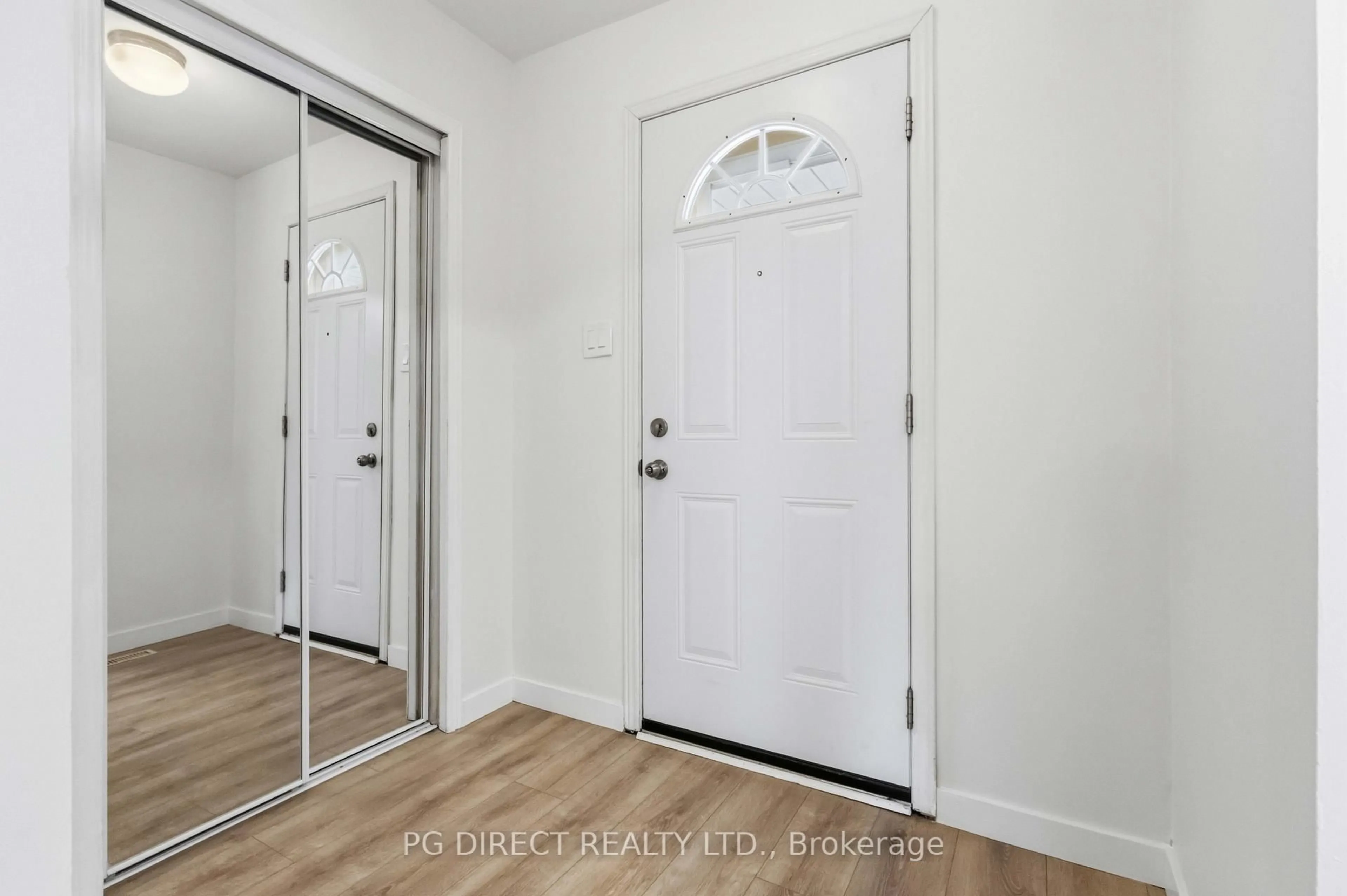 Indoor entryway for 580 Eyer Dr #51, Pickering Ontario L1W 3B7