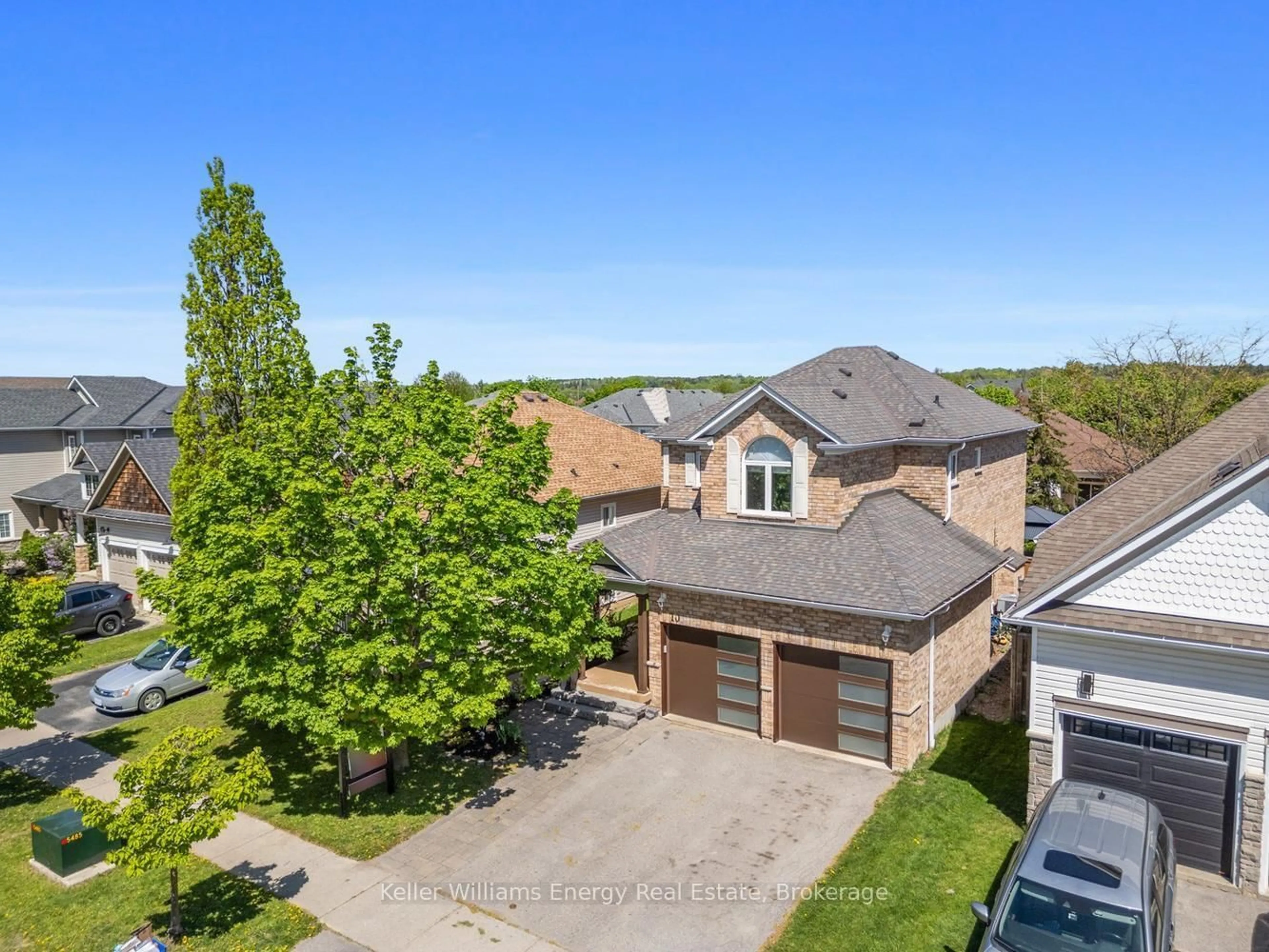 A pic from outside/outdoor area/front of a property/back of a property/a pic from drone, water/lake/river/ocean view for 10 Tunney Pl, Whitby Ontario L1M 2G2