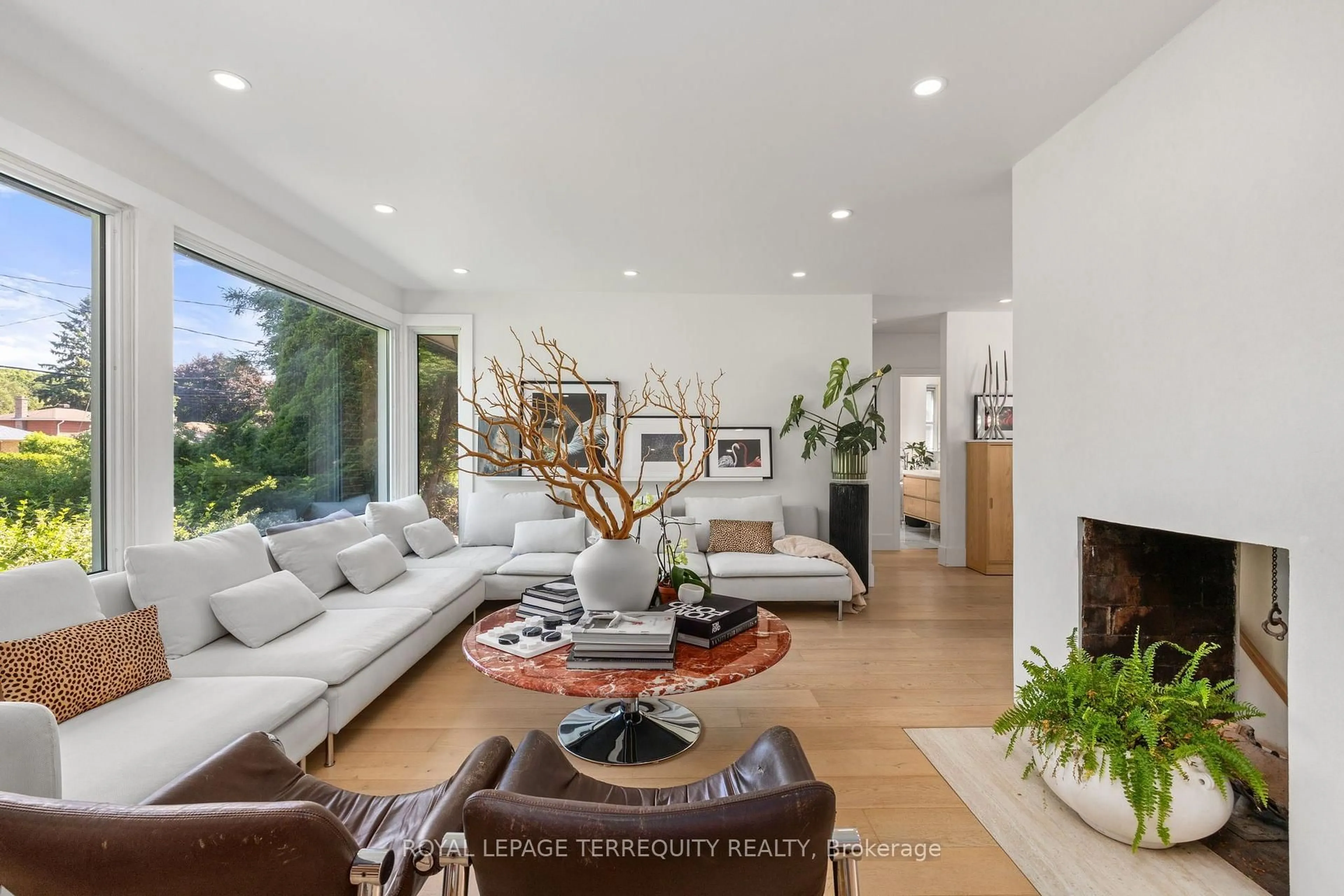 Living room with furniture, unknown for 183 Island Rd, Toronto Ontario M1C 2P9