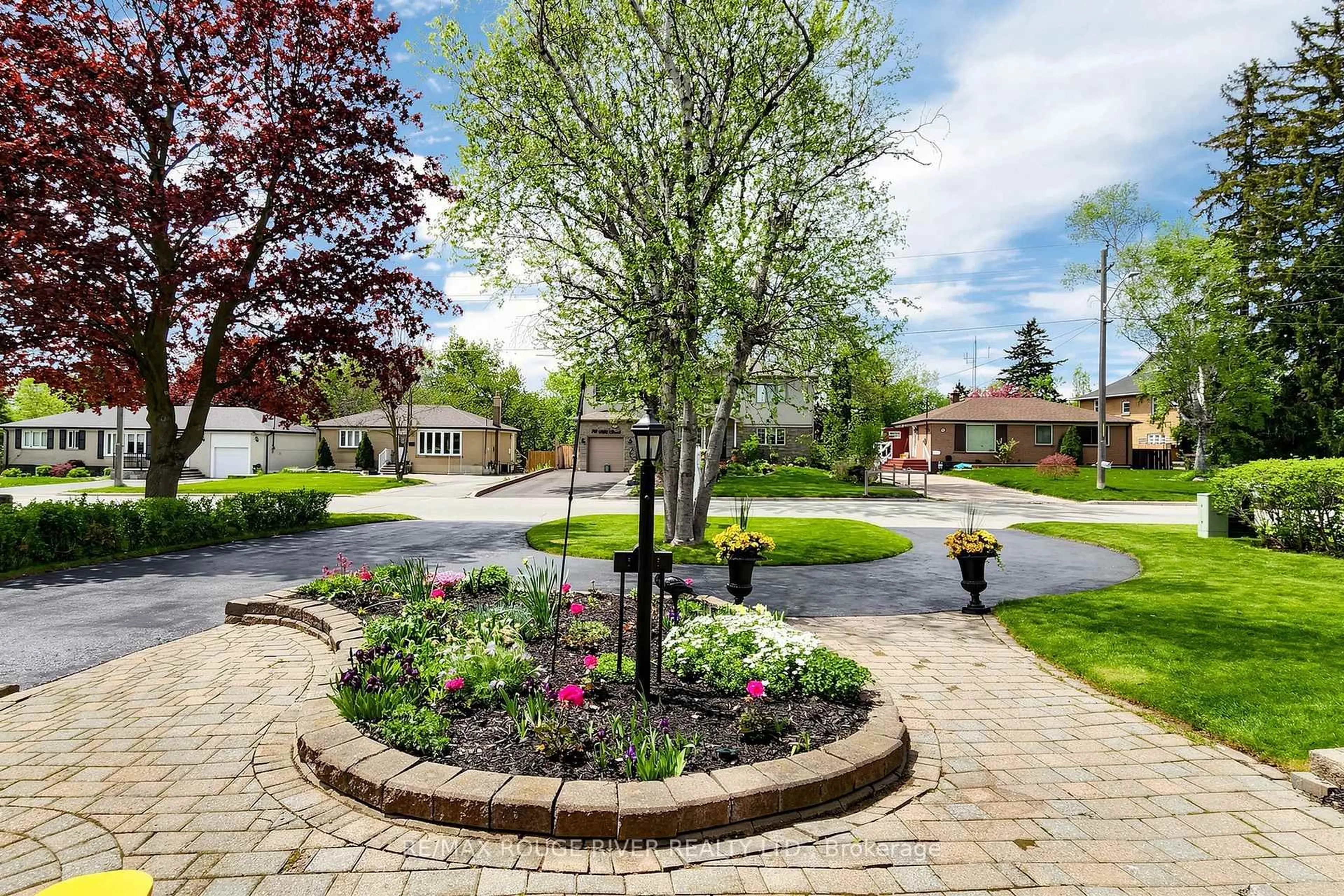 Patio, street for 77 Mill St, Ajax Ontario L1S 6K2