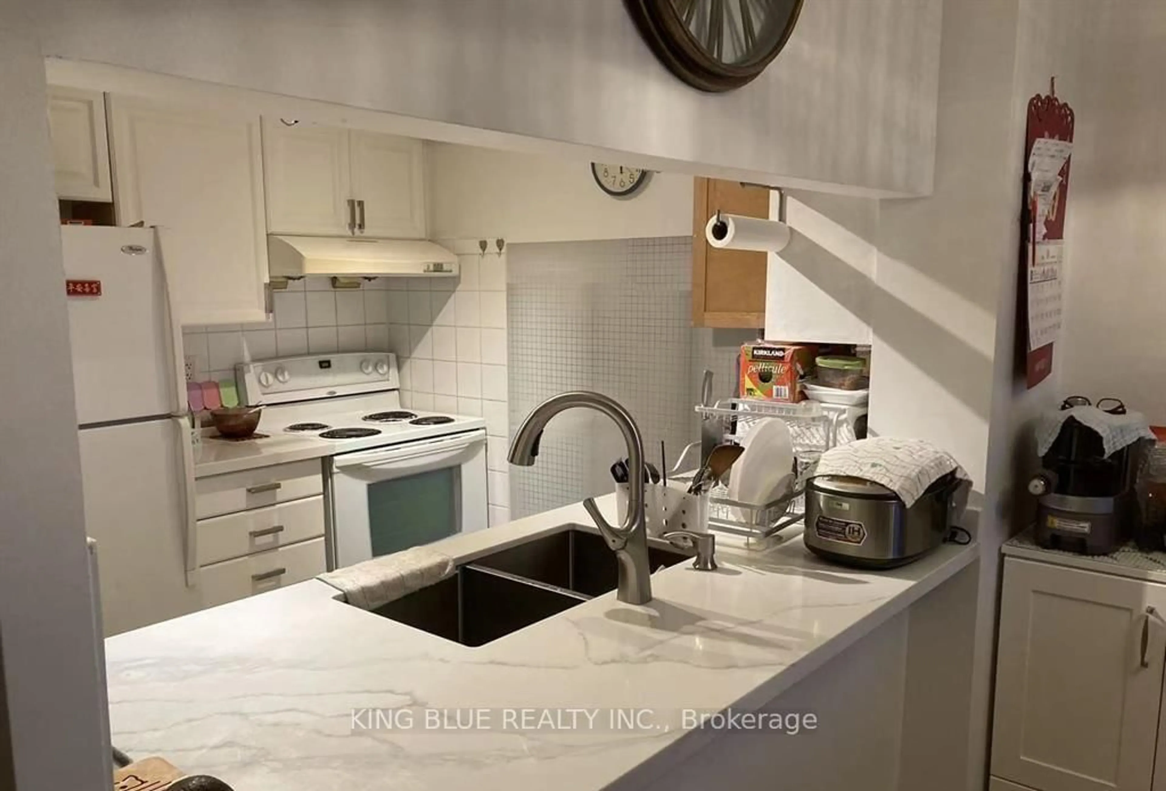 Standard kitchen, unknown for 18 Mondeo Dr #1340, Toronto Ontario M1P 5C8