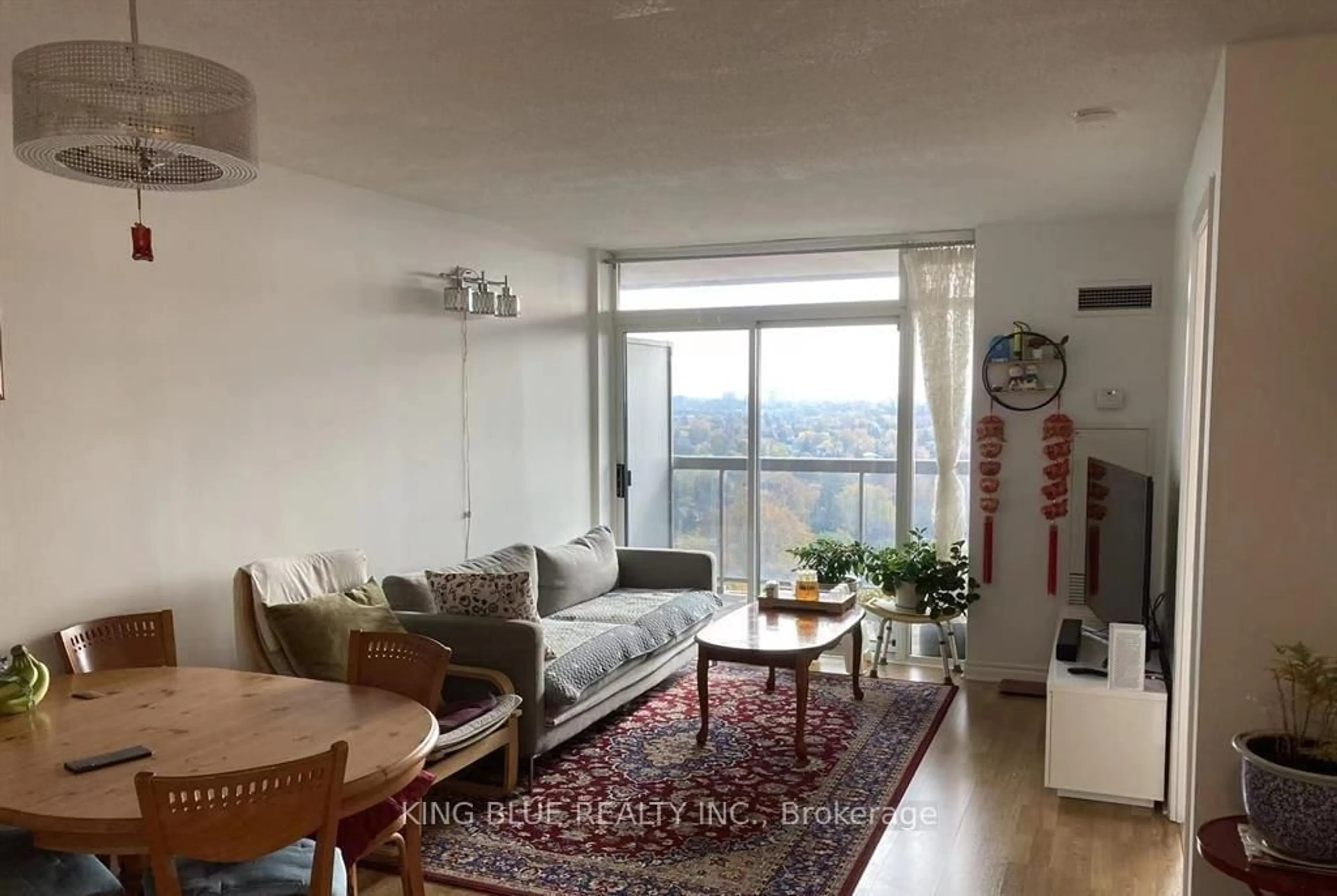 Living room with furniture, wood/laminate floor for 18 Mondeo Dr #1340, Toronto Ontario M1P 5C8