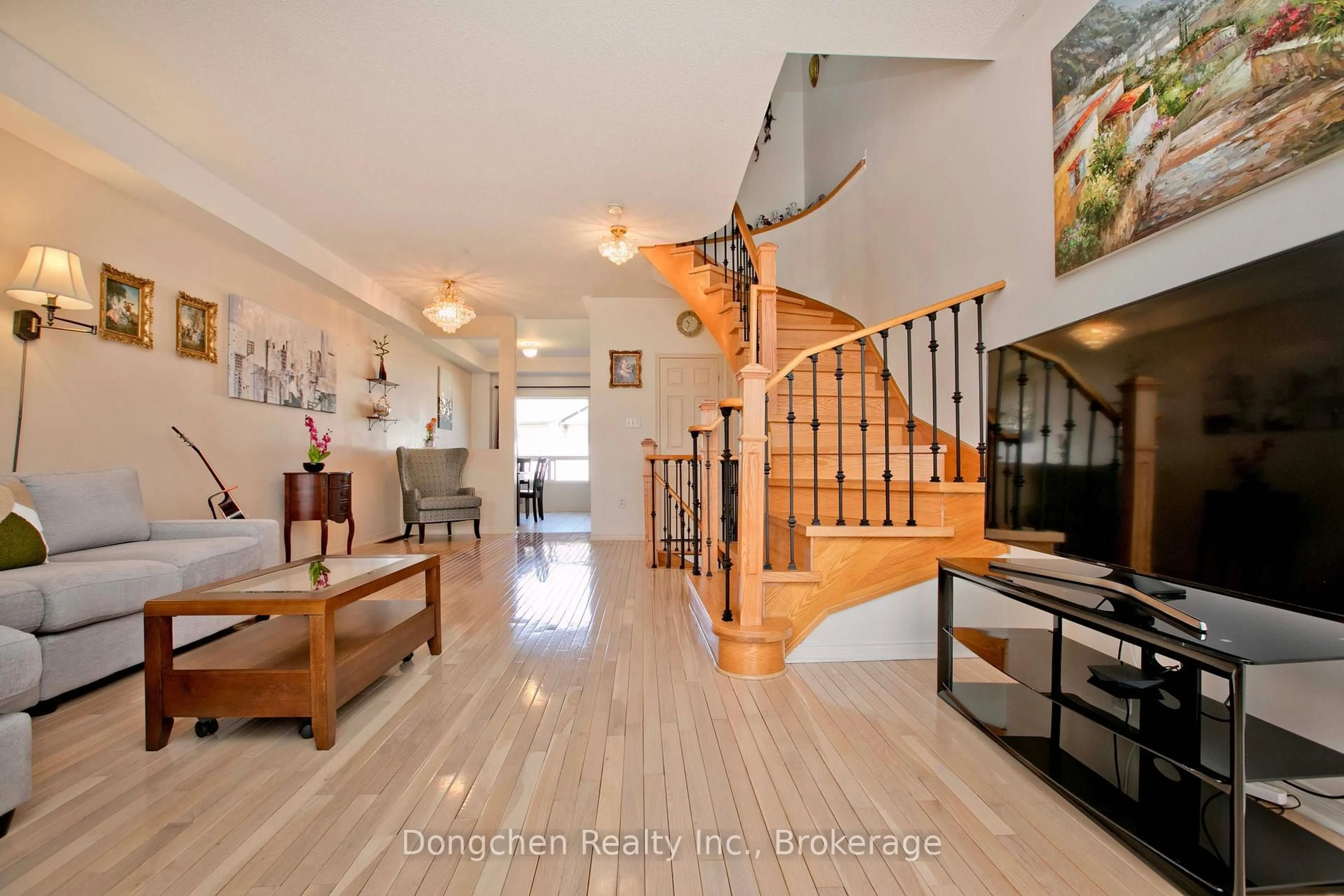 Indoor entryway for 1532 hummingbird Crt, Pickering Ontario L1V 7H9