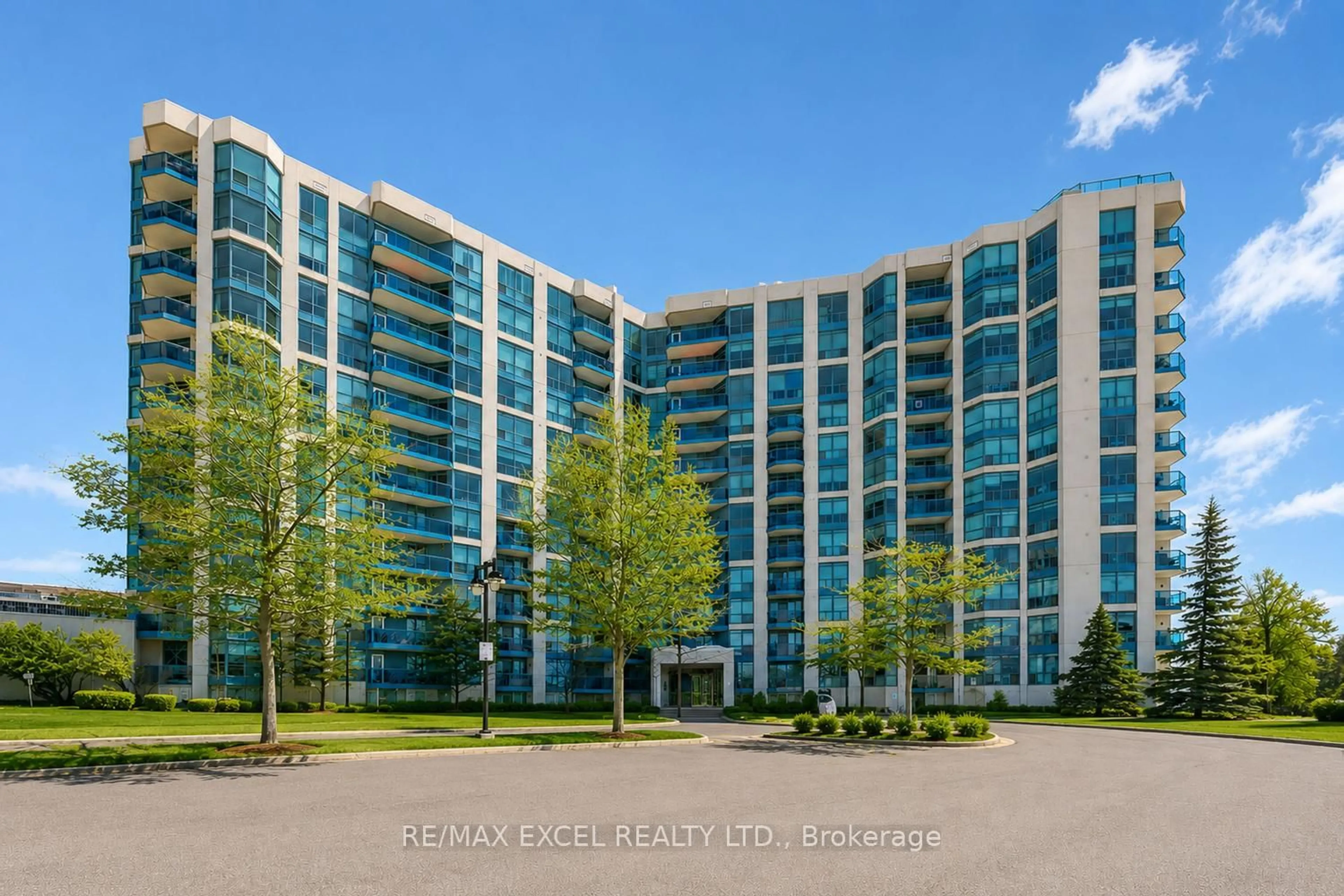 Indoor foyer for 340 Watson St #916, Whitby Ontario L1N 9G1