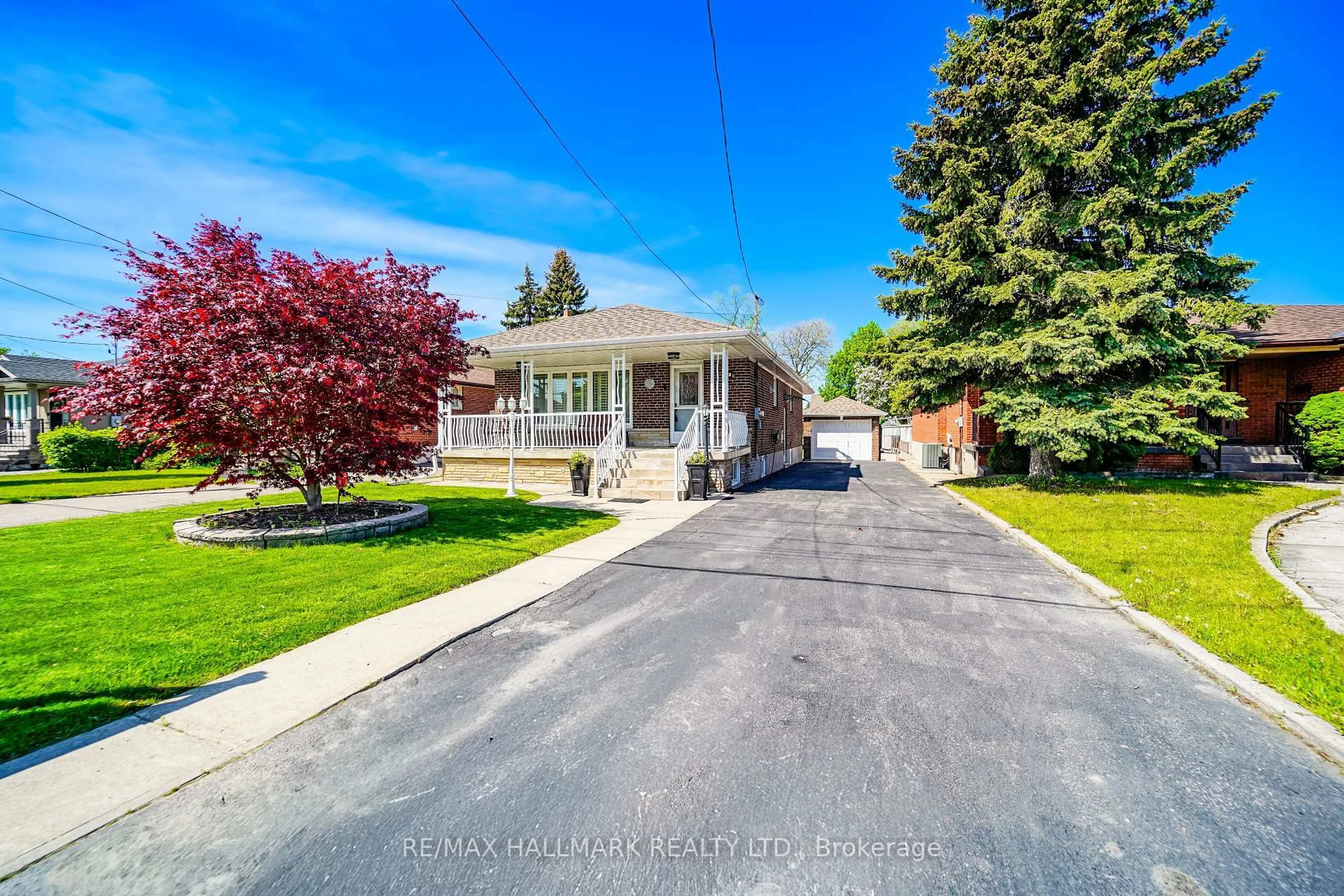A pic from outside/outdoor area/front of a property/back of a property/a pic from drone, street for 20 Elinor Ave, Toronto Ontario M1R 3H2