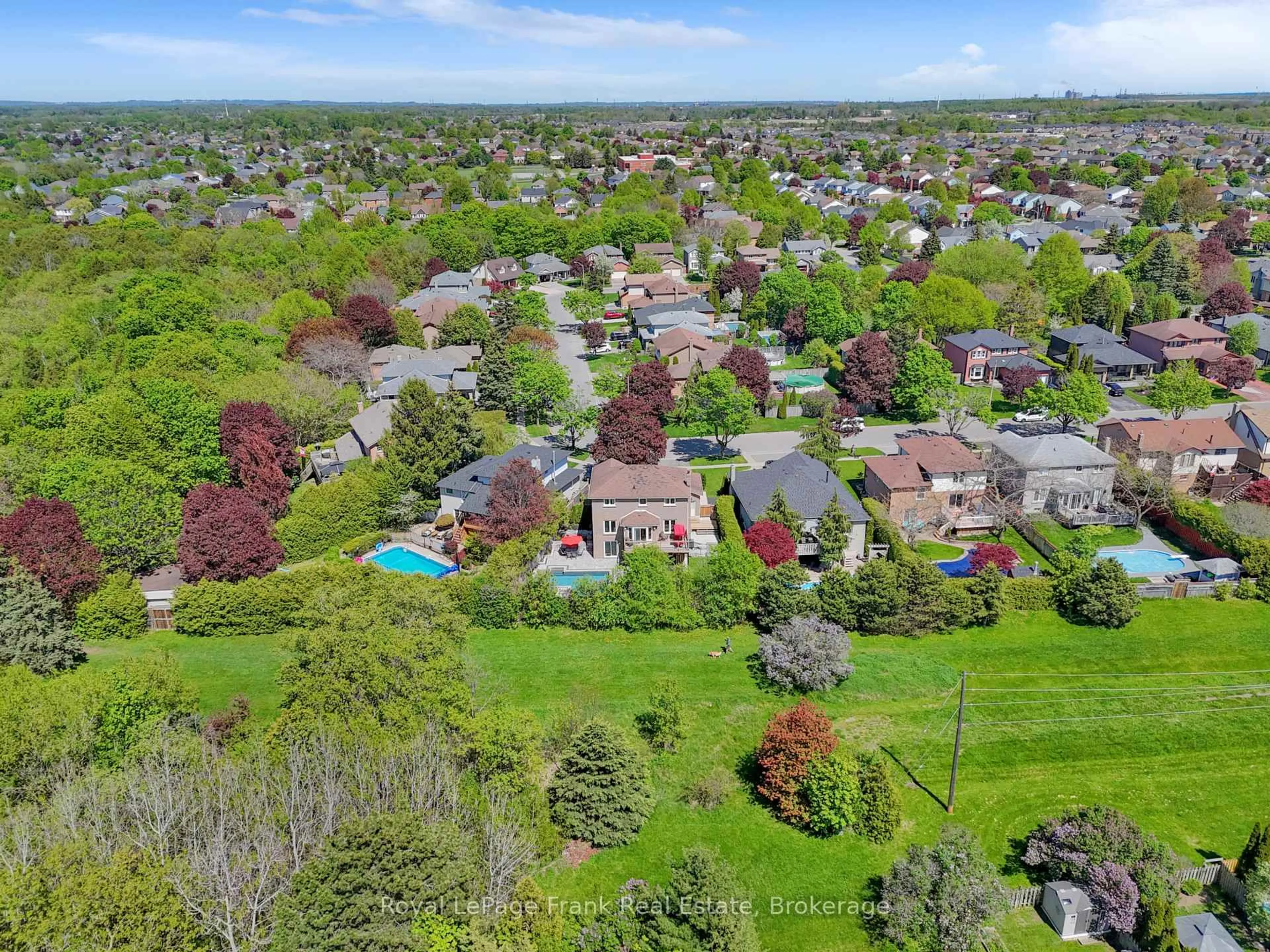 A pic from outside/outdoor area/front of a property/back of a property/a pic from drone, street for 53 Pinedale Cres, Clarington Ontario L1E 1C7